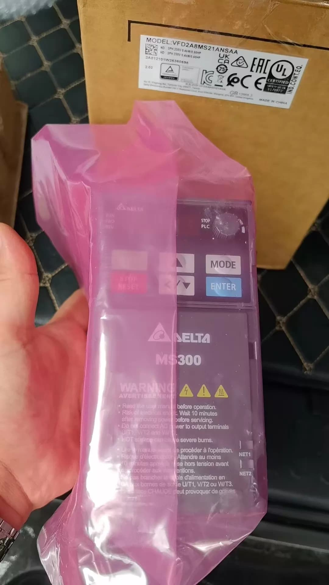 100% gloednieuwe originele en echte Delta 220V 0.4KW VFD2A8MS21ANSAA Frequentieomvormers Drive Servomotor