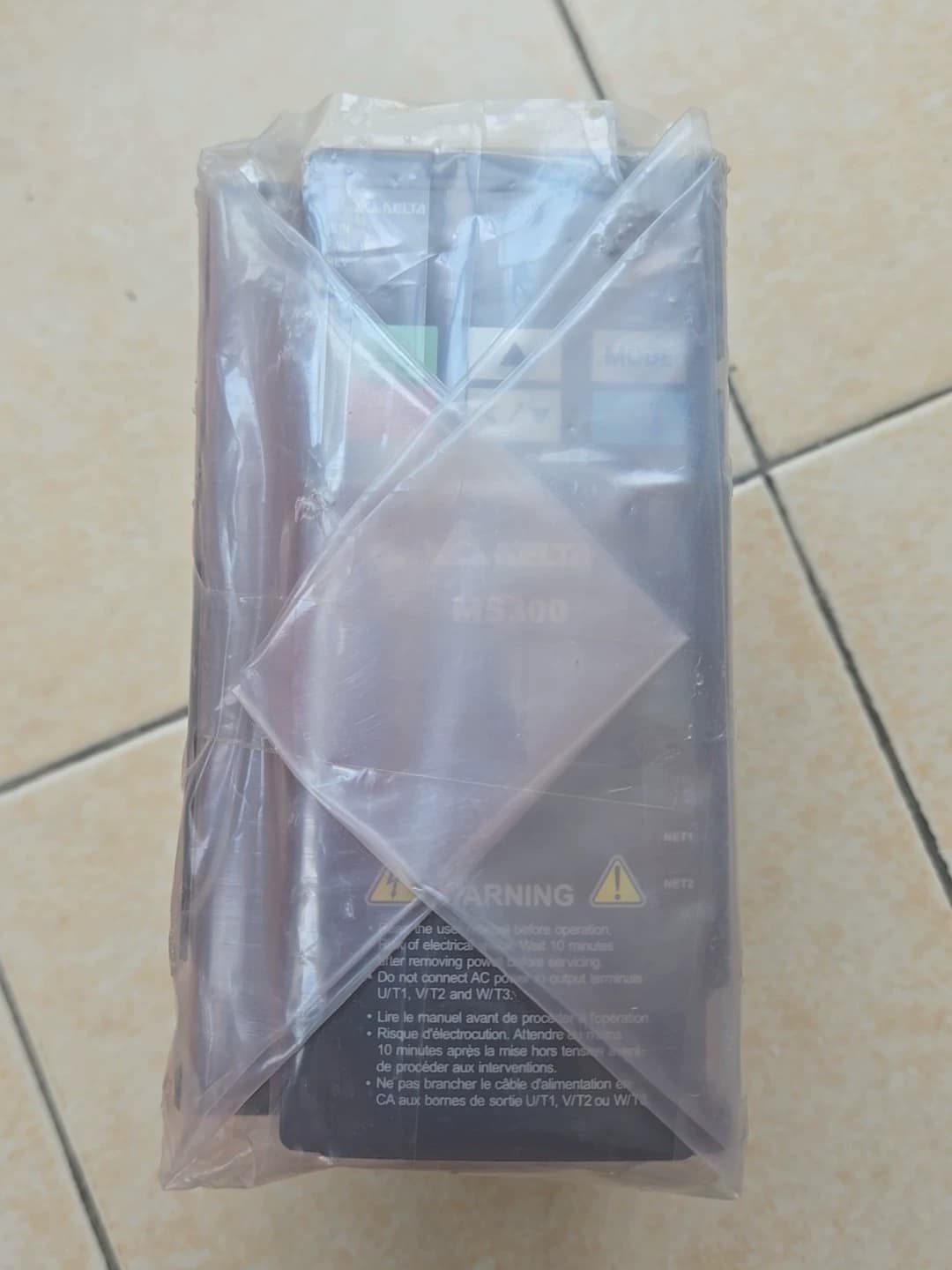 100% gloednieuwe originele en echte Delta 220V 1.5KW VFD7A5MS21ANSAA Frequentieomvormers Drive Servomotor