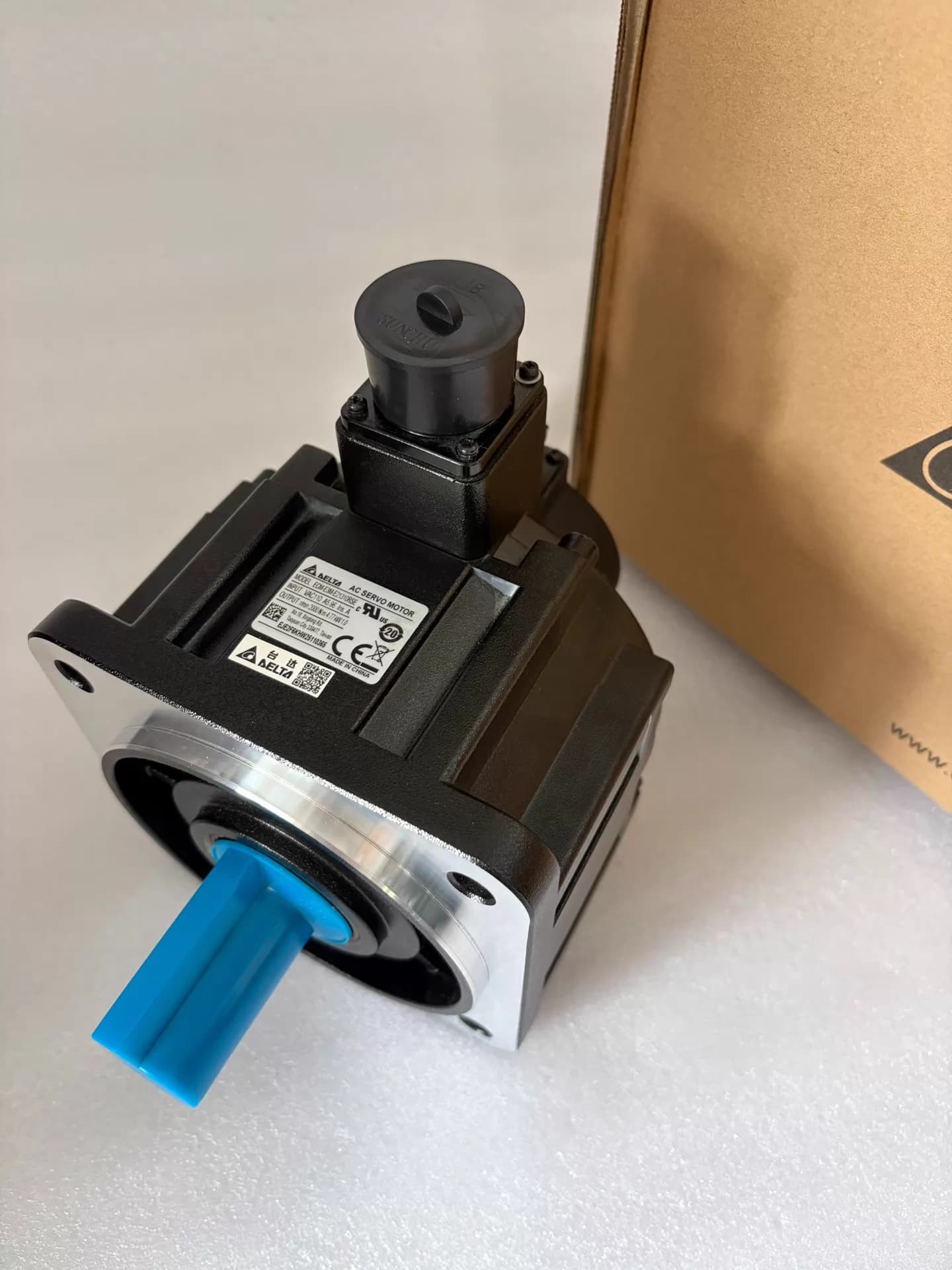 100% gloednieuwe originele en echte Delta ECM-E3M-E21310RSE frequentieomvormers Drive Servomotor