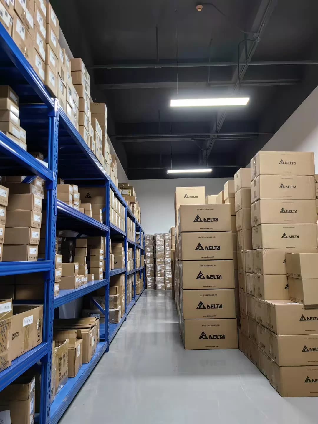100% gloednieuwe originele en echte Delta ECM-E3M-E21320SSE frequentieomvormers Drive Servomotor