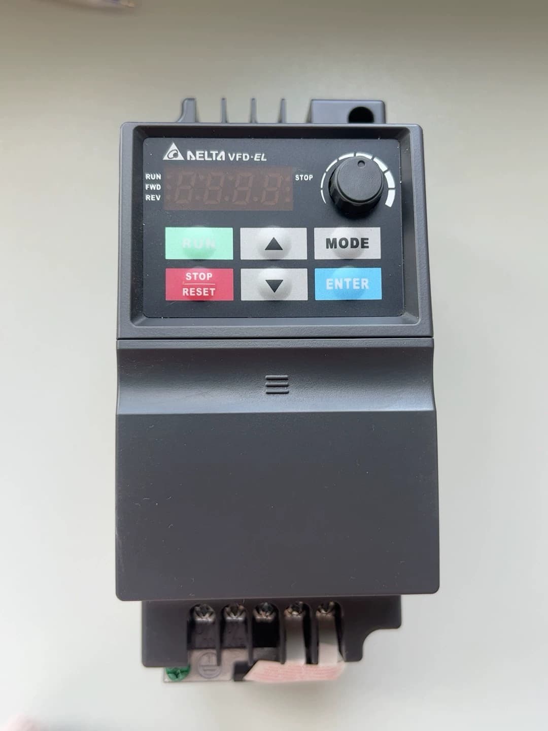 100% gloednieuwe originele en echte Delta VFD007EL21A Frequentieomvormers Drive Servomotor