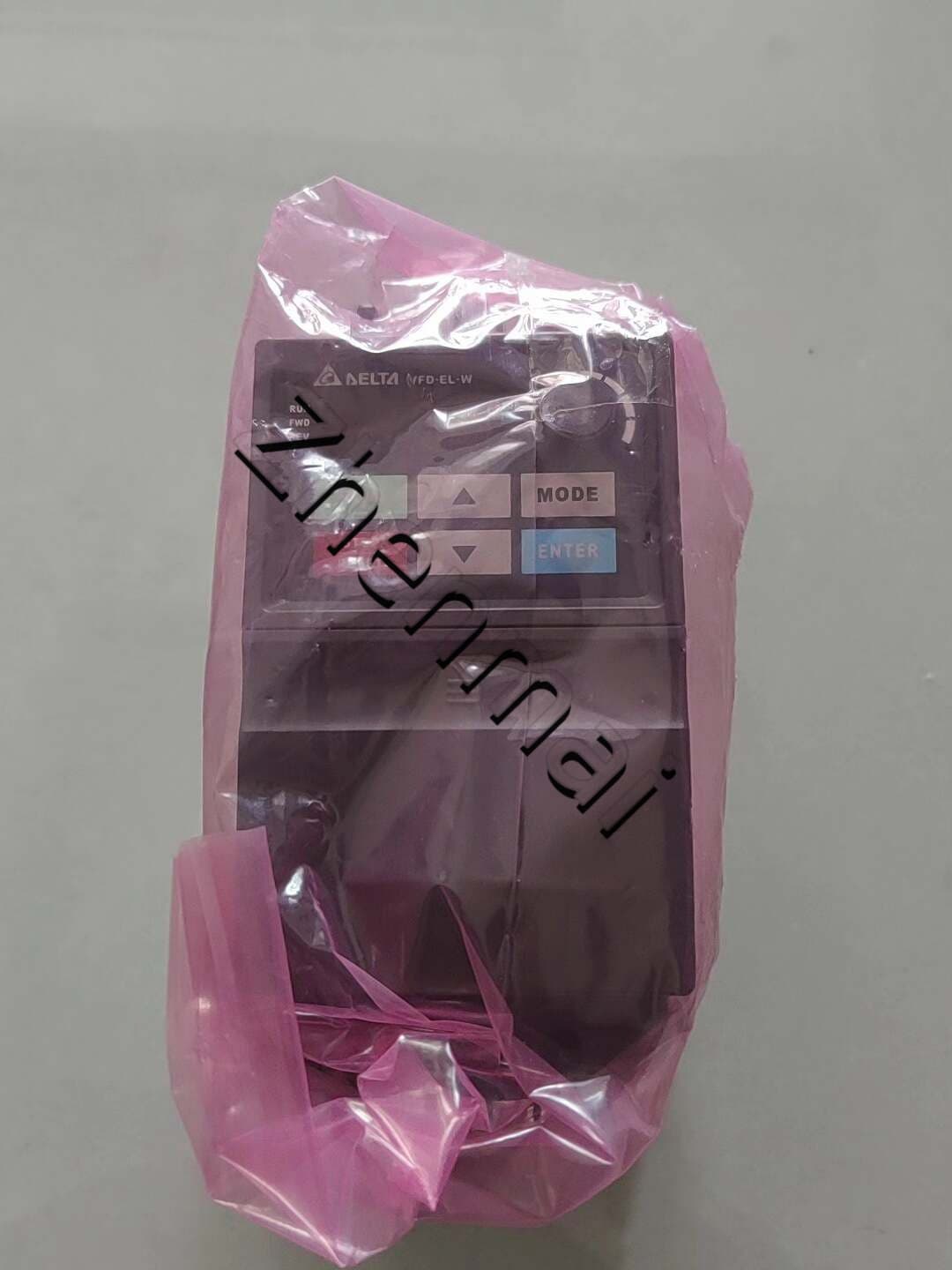 100% gloednieuwe originele en echte Delta VFD007EL43W Frequentieomvormers Drive Servomotor