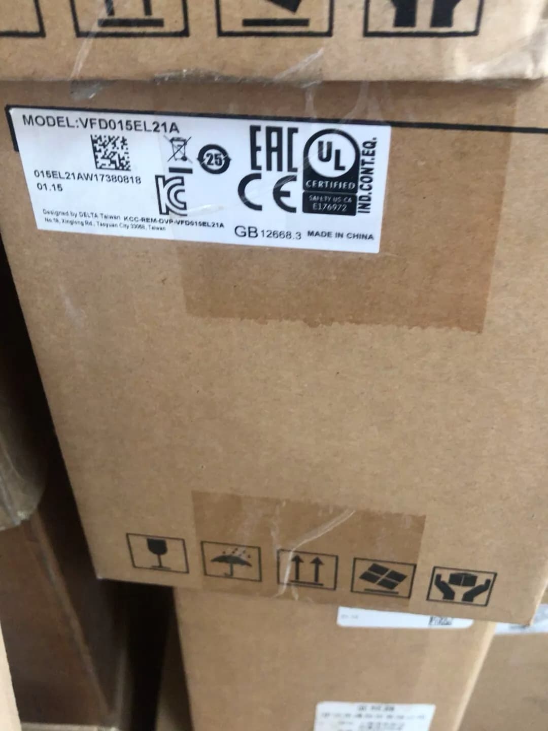 100% gloednieuwe originele en echte Delta VFD015EL21A Frequentieomvormers Drive Servomotor