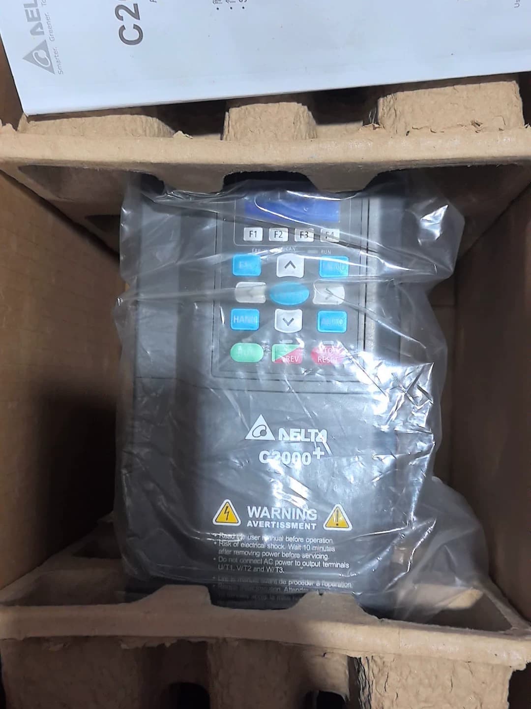 100% gloednieuwe originele en echte Delta VFD022C43A-21 frequentieomvormers Drive Servomotor