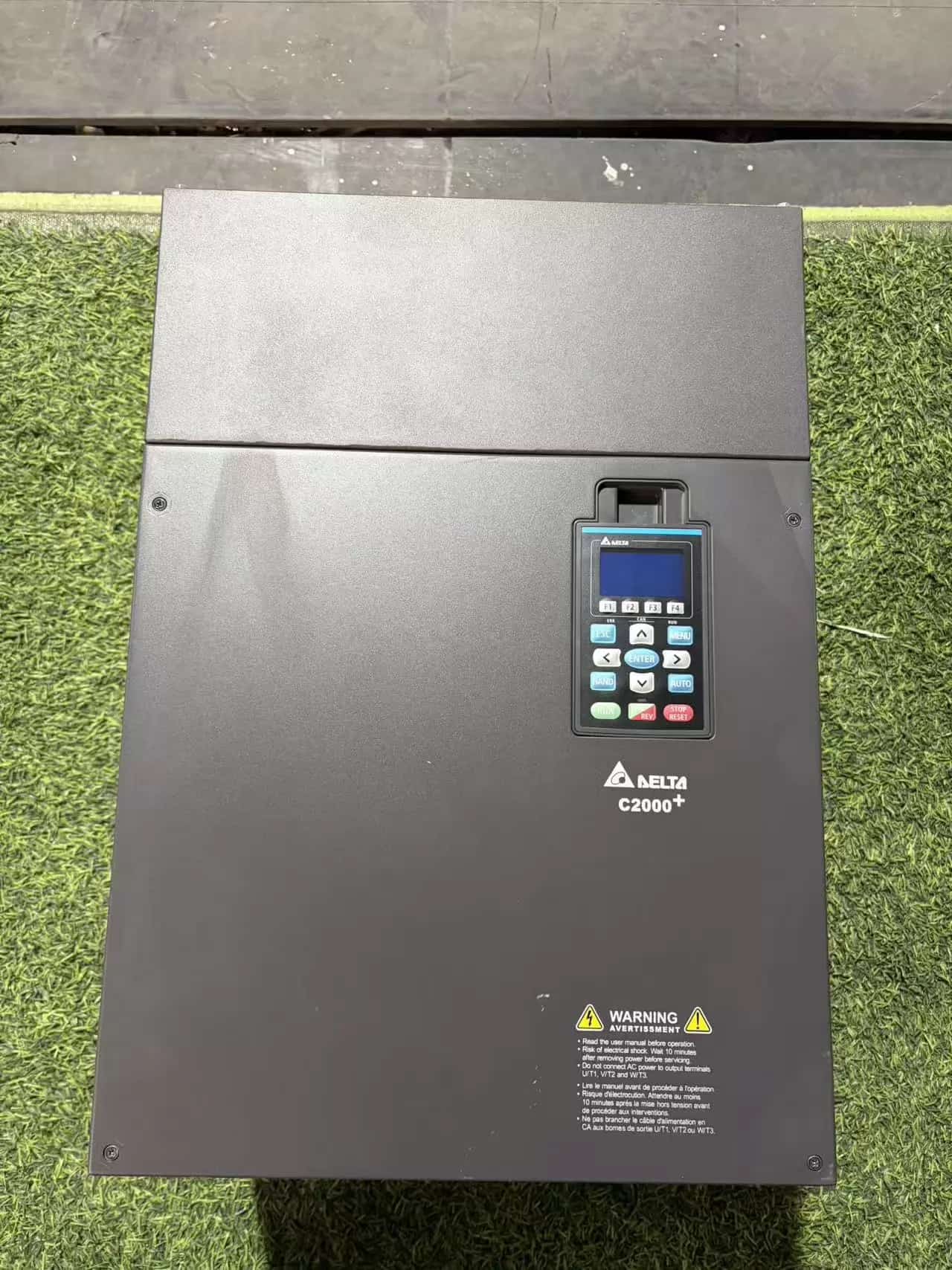 100% gloednieuwe originele en echte Delta VFD1100C43A-00 frequentieomvormers Drive Servomotor