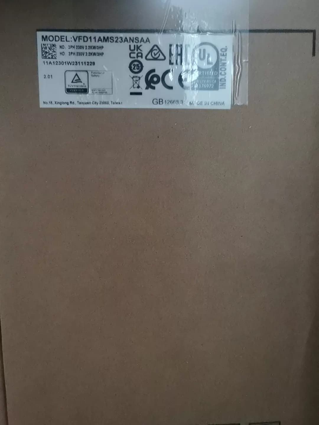 100% gloednieuwe originele en echte Delta VFD11AMS23ANSAA 2.2KWdriefasige 220V frequentieomvormers Drive Servomotor