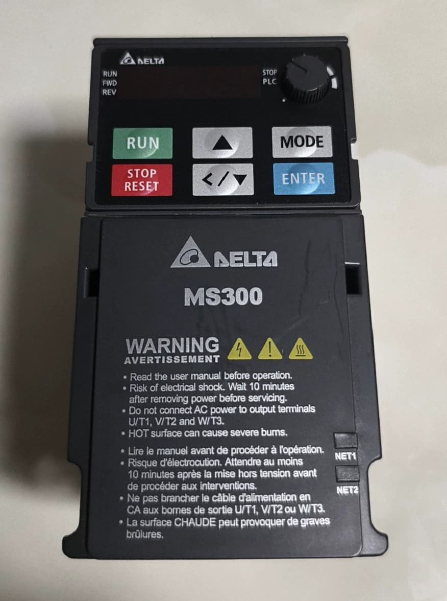 100% gloednieuwe originele en echte Delta VFD2A8MS23ANSAA 220 V/0.4KW frequentieomvormers Drive Servomotor