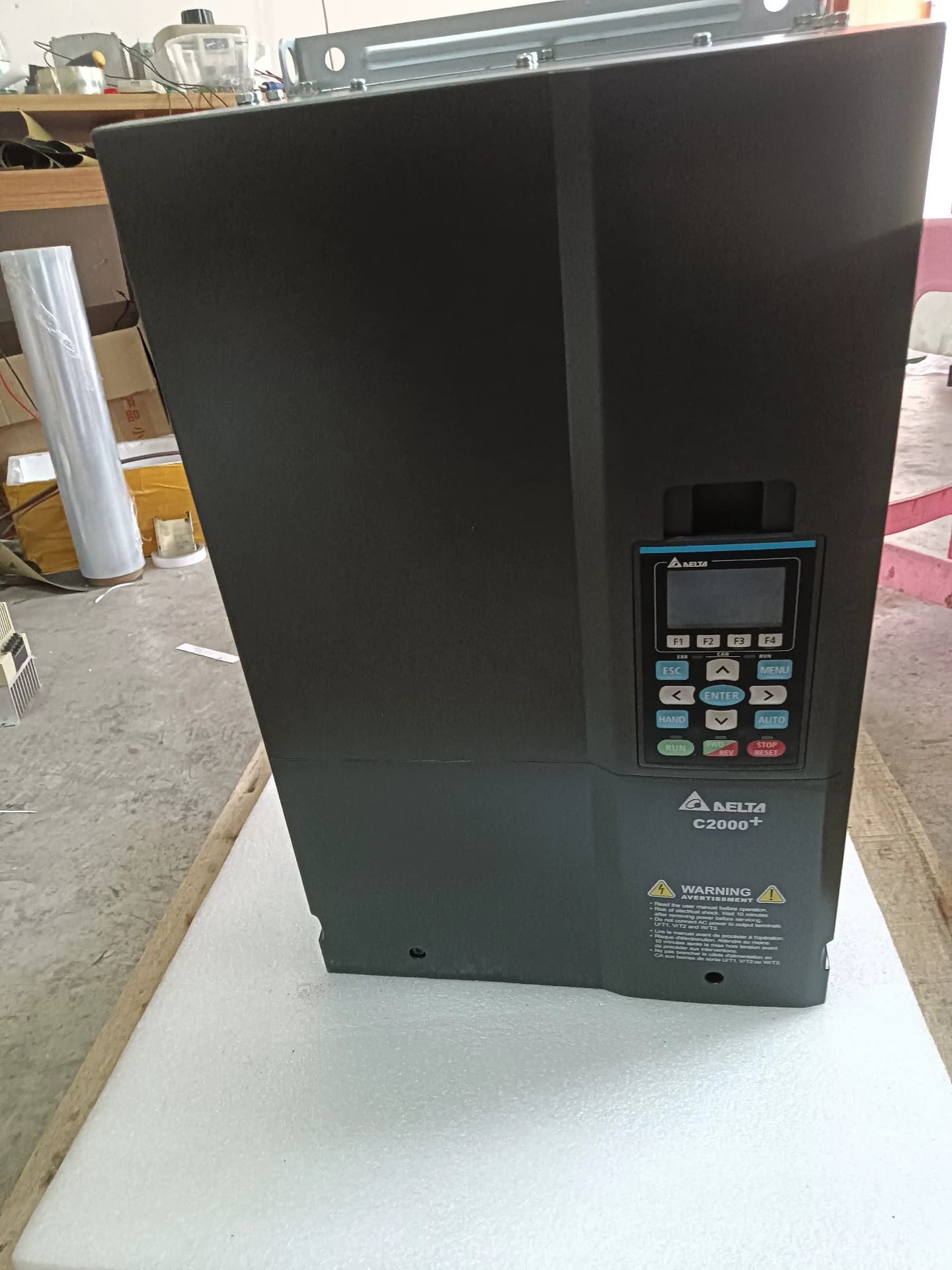 100% gloednieuwe originele en echte Delta VFD450C43S-00 frequentieomvormers Drive Servomotor