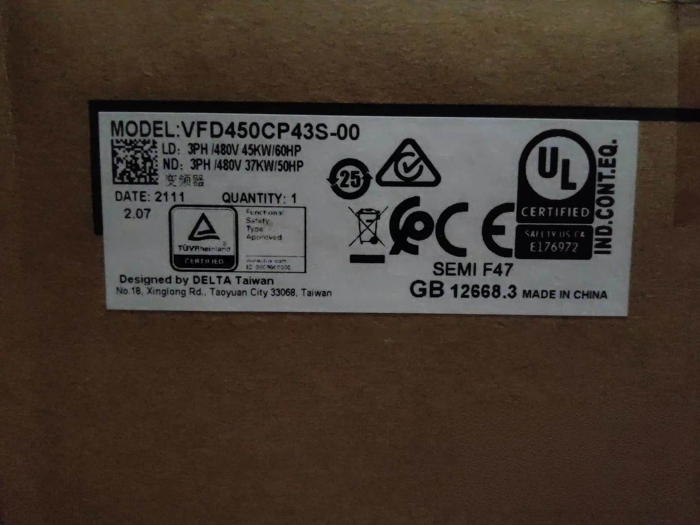 100% gloednieuwe originele en echte Delta VFD450CP43S-00 380V45KW frequentieomvormers Drive Servomotor