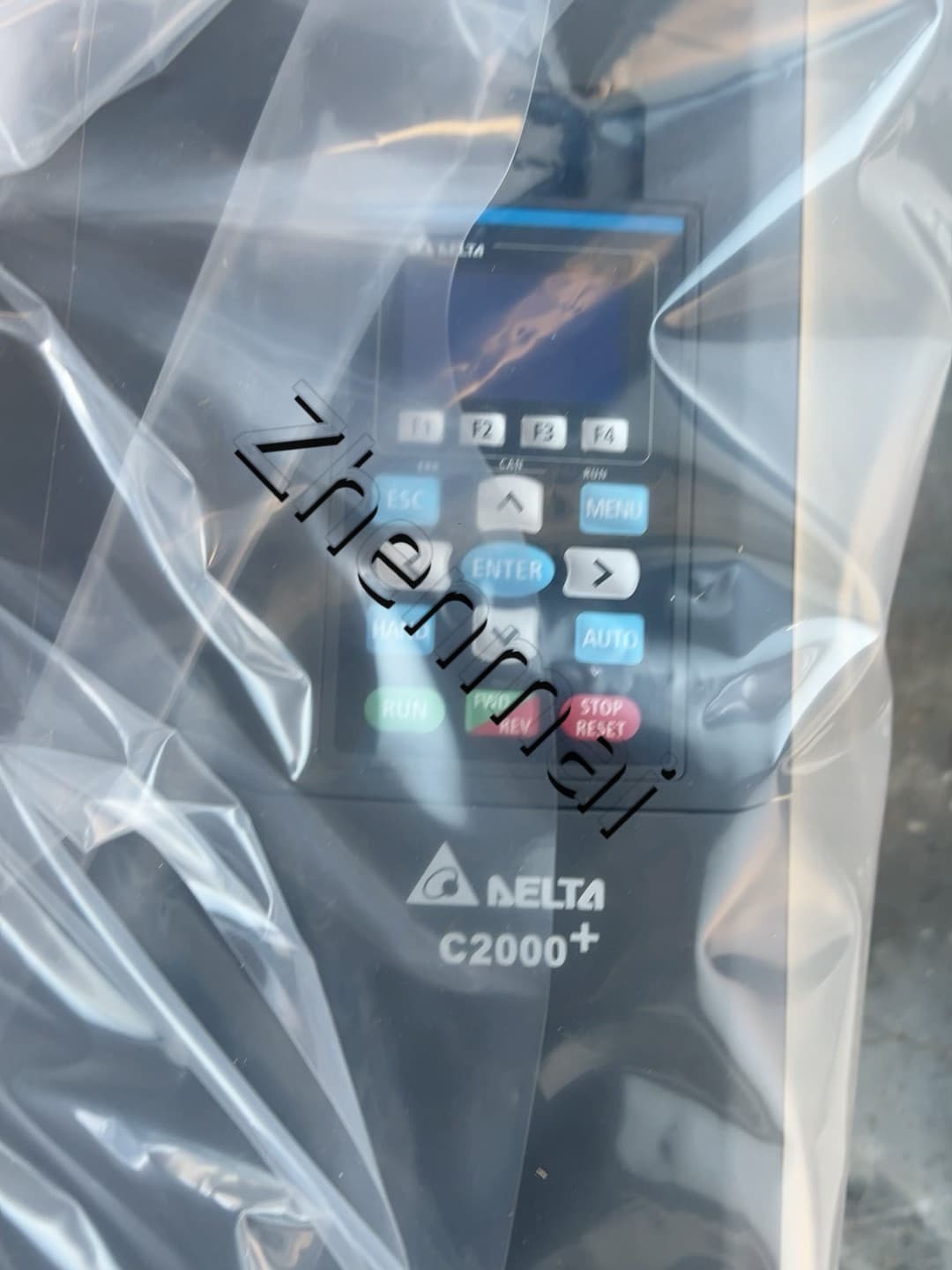 100% gloednieuwe originele en echte Delta VFD550C43A-00 frequentieomvormers Drive Servomotor