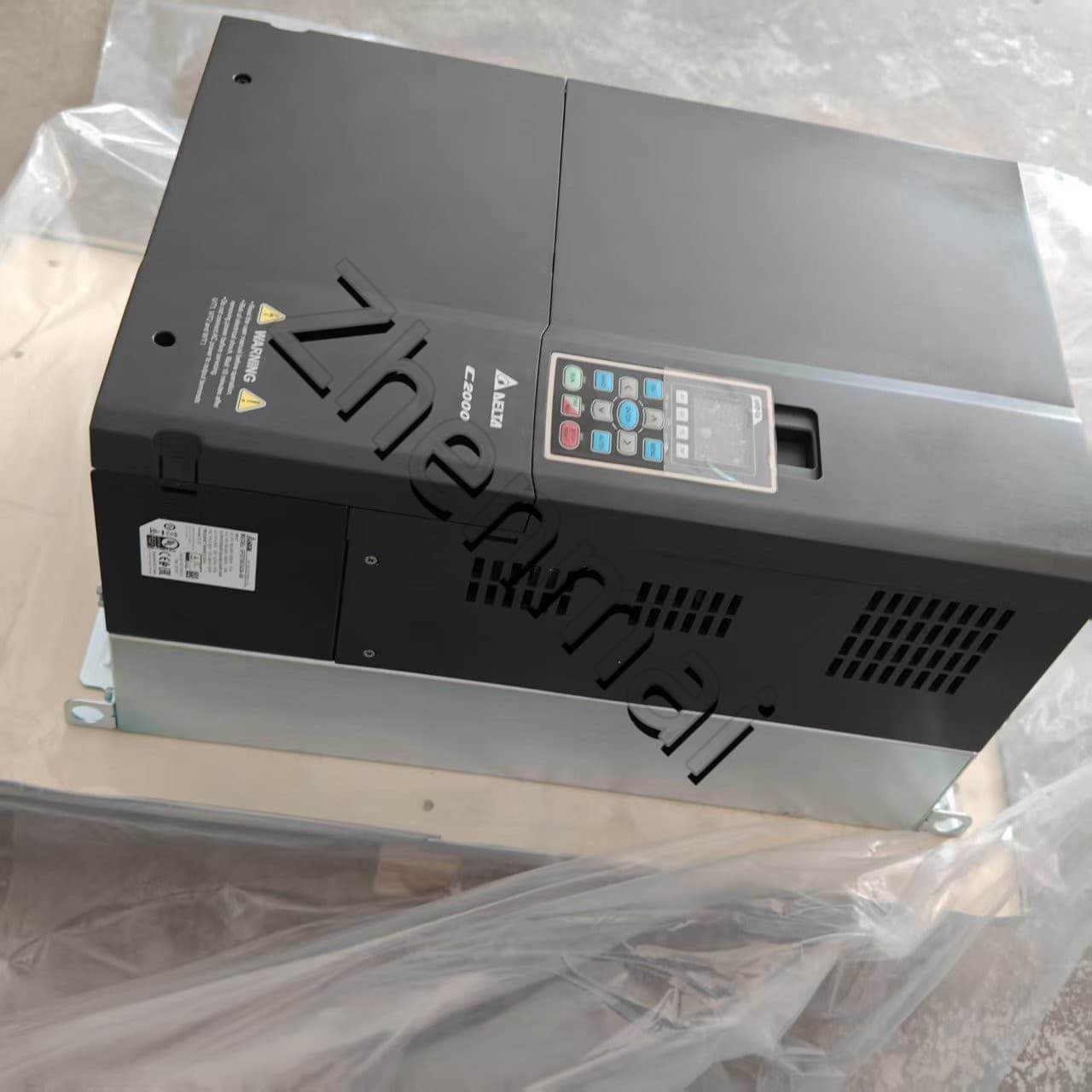 100% gloednieuwe originele en echte Delta VFD750C43A-00 frequentieomvormers Drive Servomotor
