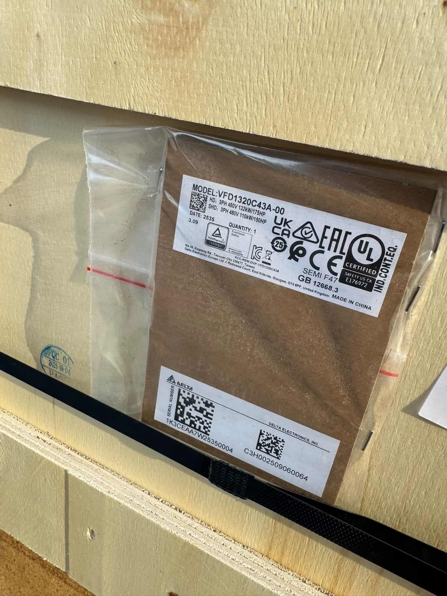 100% gloednieuwe originele en echte Delta VVFD1320C43A-00 frequentieomvormers Drive Servomotor