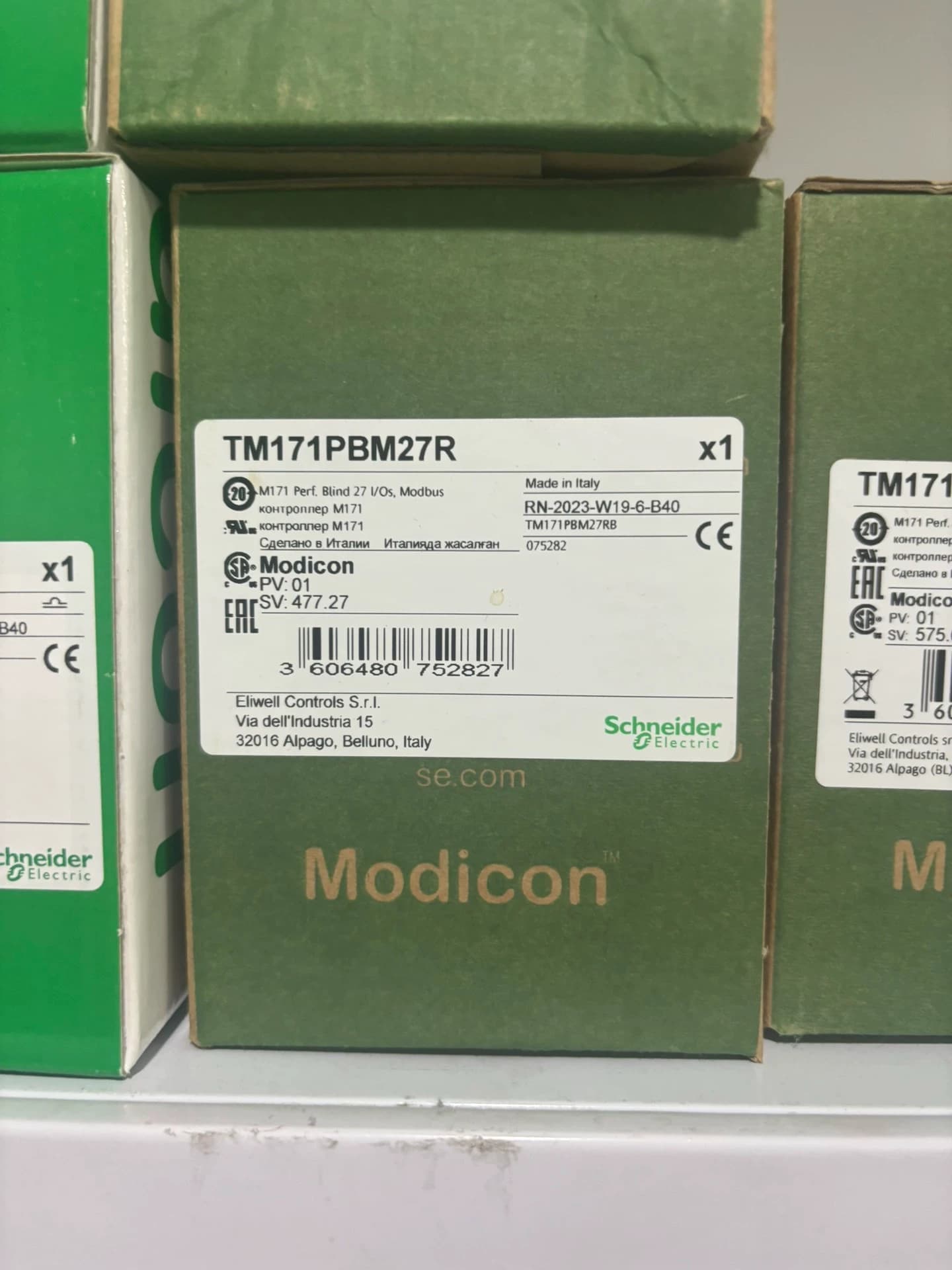100% gloednieuwe, originele en echte Schneider TM171PBM27R Frequentieomvormers, stroomonderbrekers, schakelaars, beveiligingsapparaten