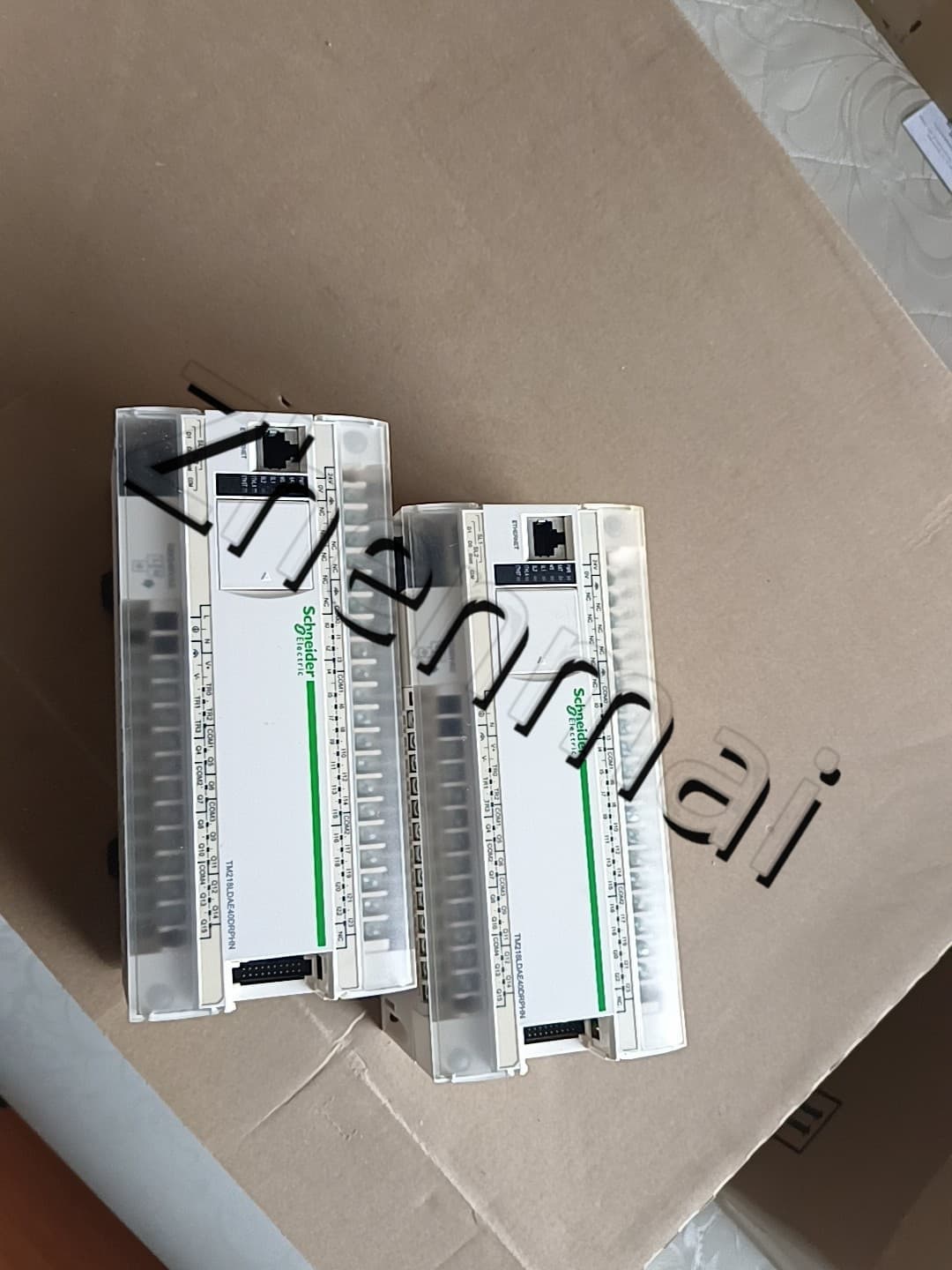 100% gloednieuwe, originele en echte Schneider TM218LDA40DRPHN Frequentieomvormers, stroomonderbrekers, schakelaars, beveiligingsapparatuur