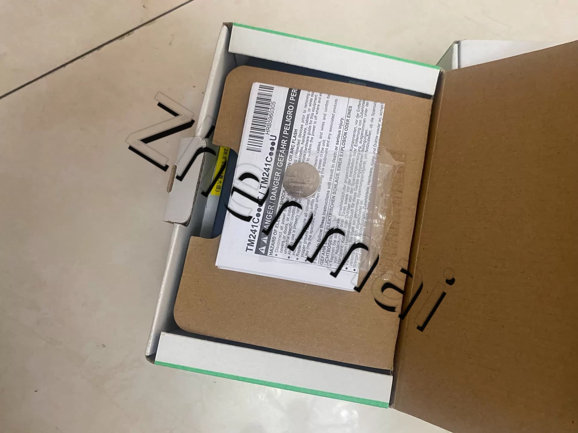 100% gloednieuwe, originele en echte Schneider TM241C24R Frequentieomvormers, stroomonderbrekers, schakelaars, beveiligingsapparatuur
