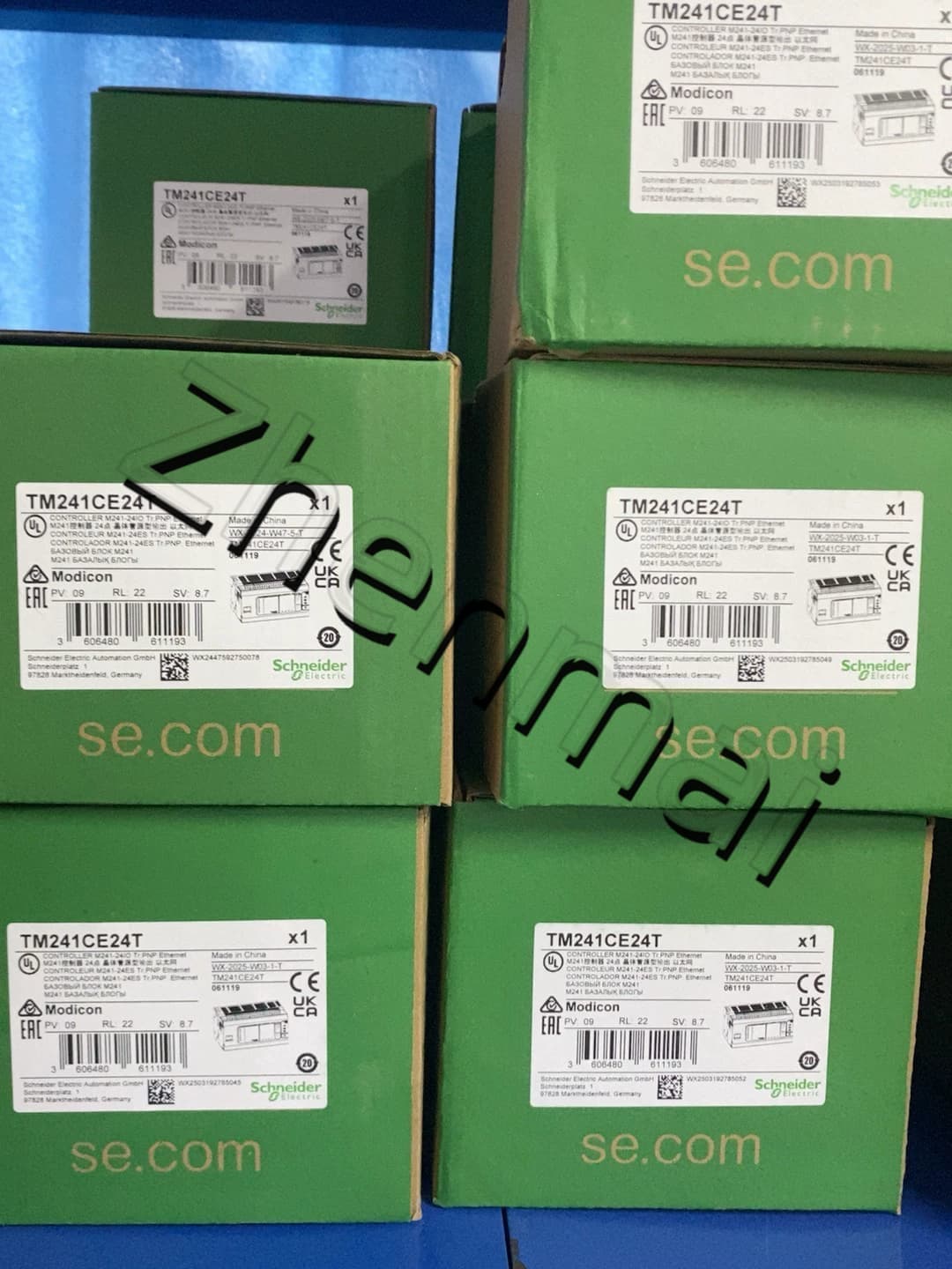 100% gloednieuwe, originele en echte Schneider TM241CE24T Frequentieomvormers, stroomonderbrekers, schakelaars, beveiligingsapparaten