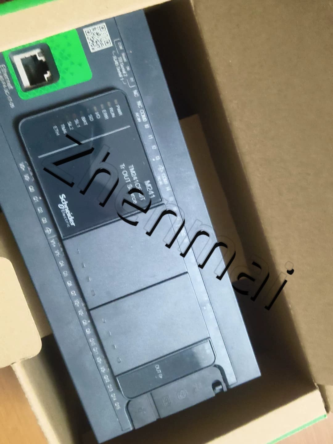 100% gloednieuwe, originele en echte Schneider TM241CE40R Frequentieomvormers, stroomonderbrekers, schakelaars, beveiligingsapparaten