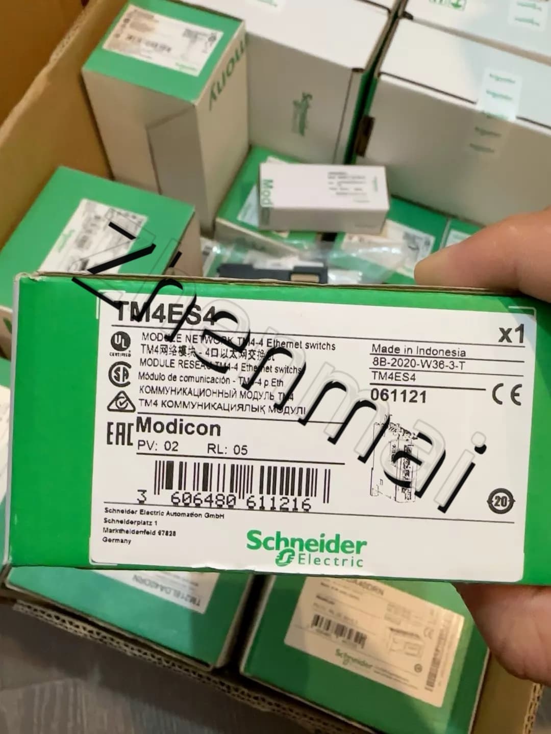 100% gloednieuwe, originele en echte Schneider TM4ES4 Frequentieomvormers, stroomonderbrekers, schakelaars, beveiligingsapparaten