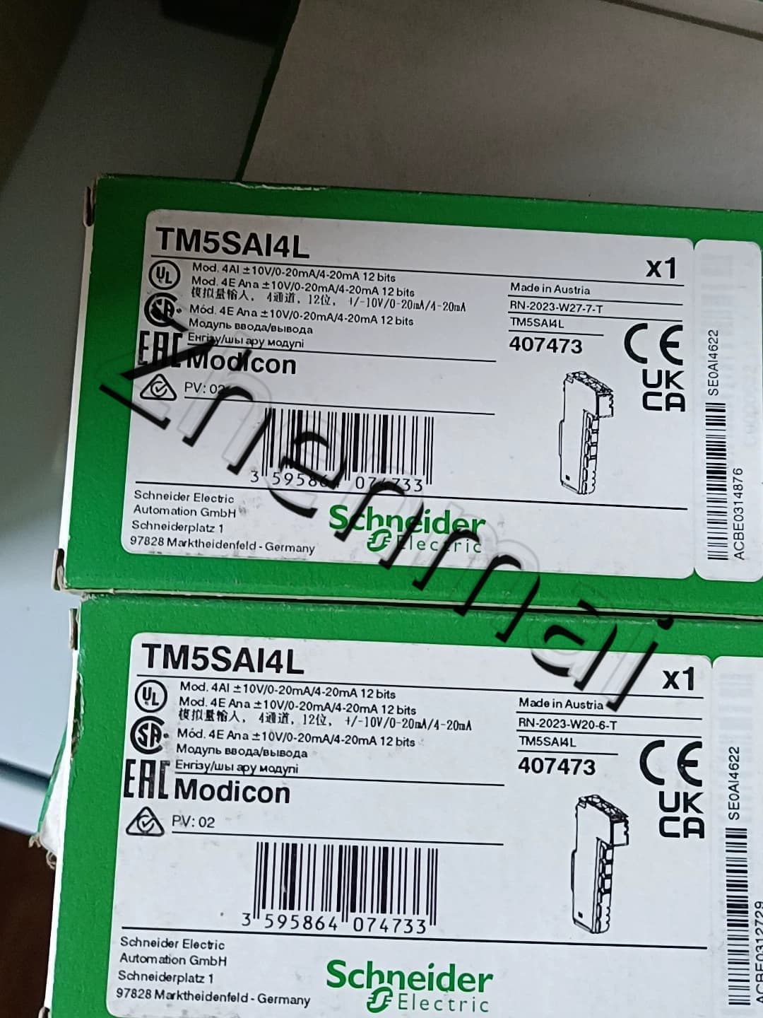 100% gloednieuwe, originele en echte Schneider TM5SAI4L Frequentieomvormers, stroomonderbrekers, schakelaars, beveiligingsapparaten
