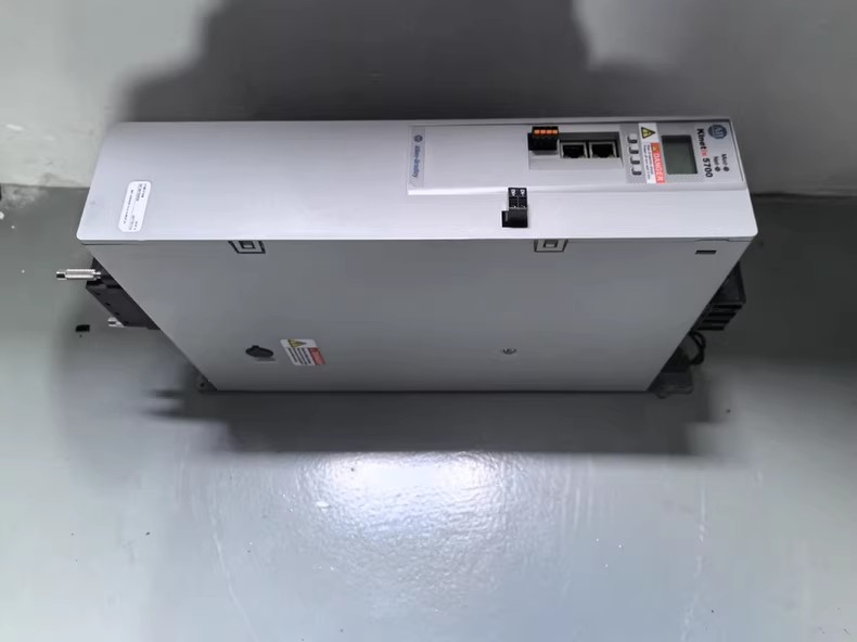 2198-P208 Kinetix 5700 servo, gloednieuw en origineel Snelle levering