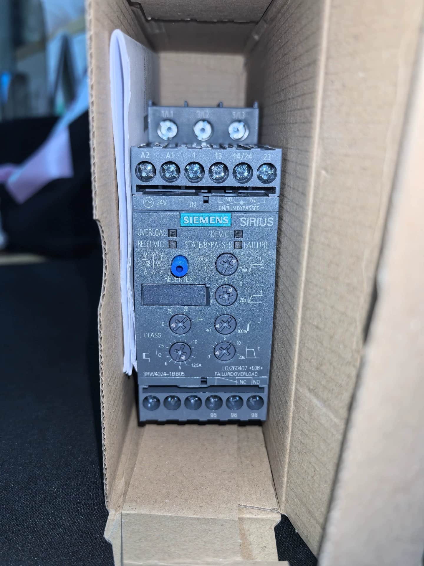 Gloednieuwe, echte, fabrieksgerichte Siemens 3RW4024-1BB05 Soft Starter SIRIUS SOFT STARTER