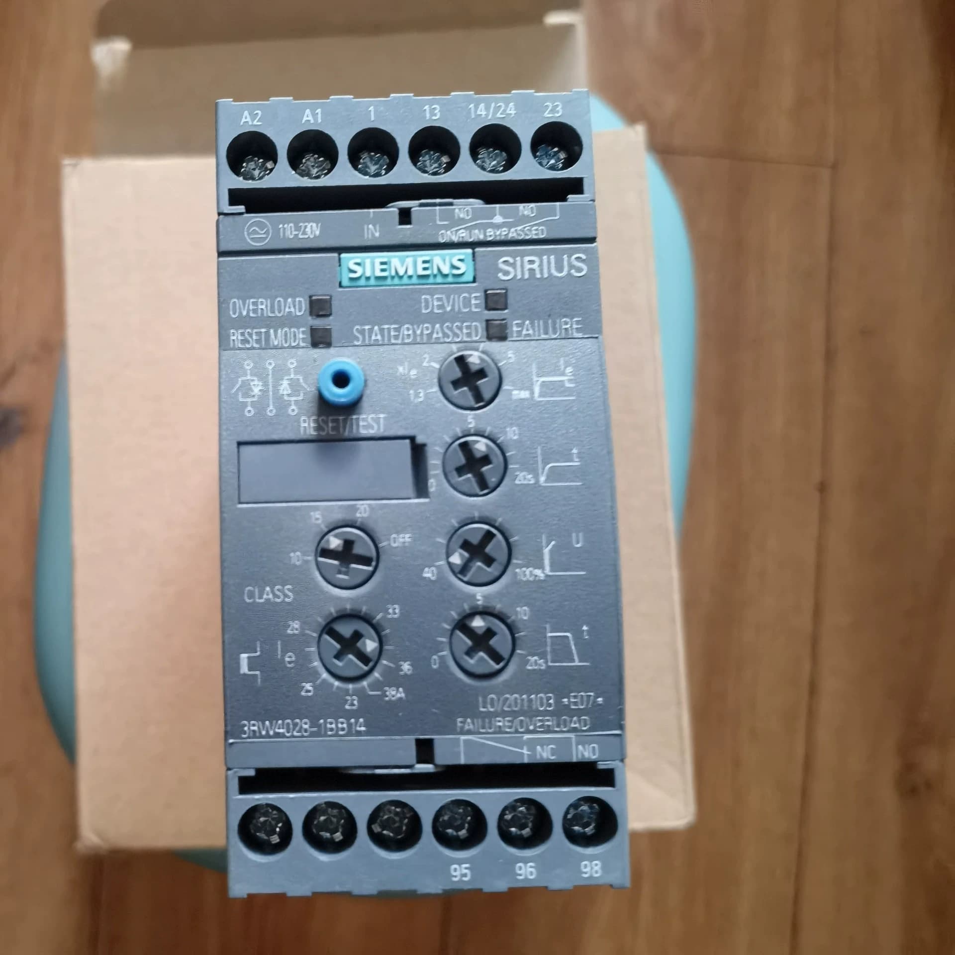 Gloednieuwe, echte, fabrieksgerichte Siemens 3RW4028-1BB14 Soft Starter SIRIUS SOFT STARTER
