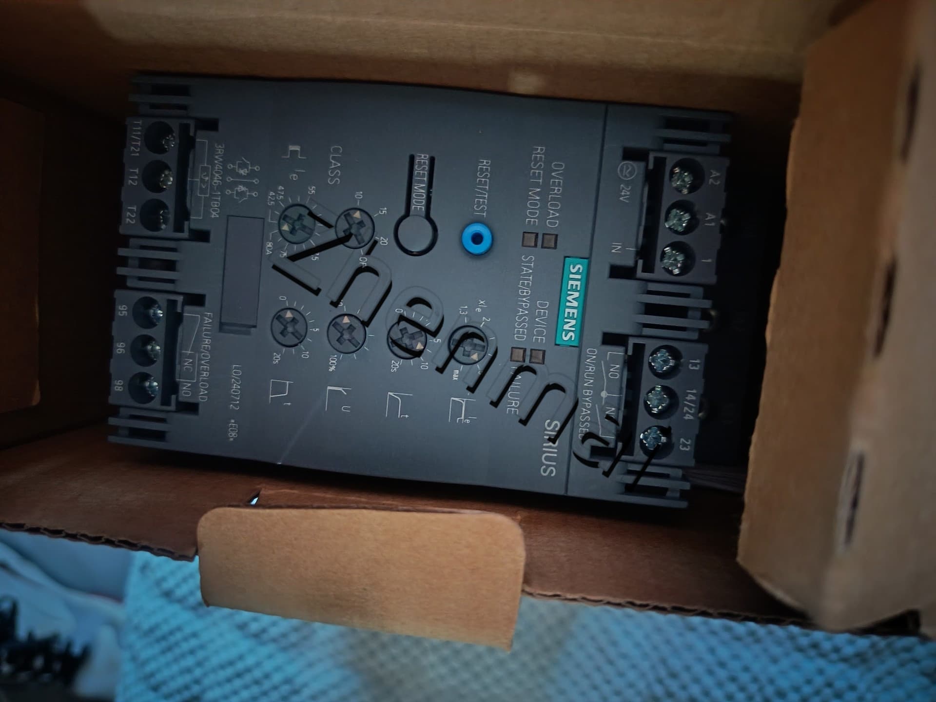 Gloednieuwe, echte, fabrieksgerichte Siemens 3RW4046-1TB04 Soft Starter SIRIUS SOFT STARTER