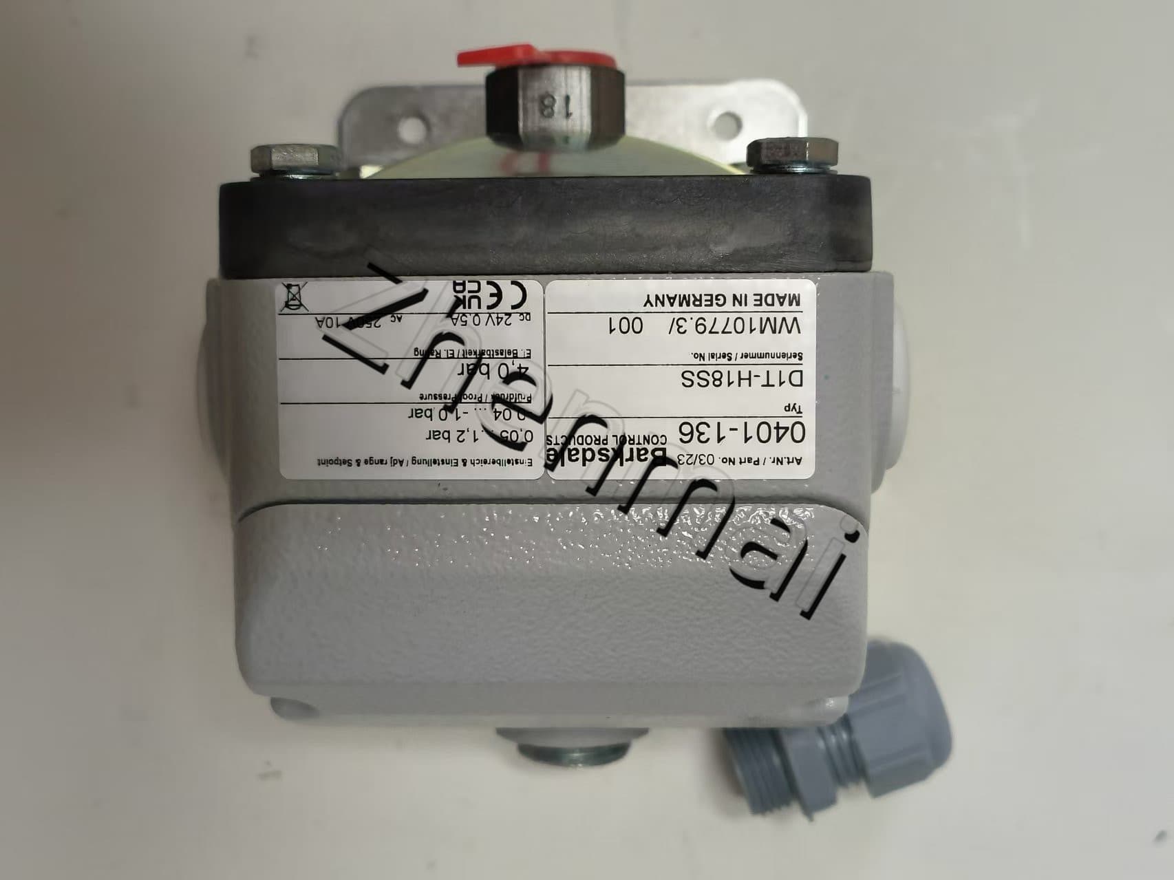 Gloednieuwe Originele Barksdale 0401-136 D1T-H18SS druksensor Niveauschakelaar Stromingsschakelaar Drukschakelaar Snelle Verzending