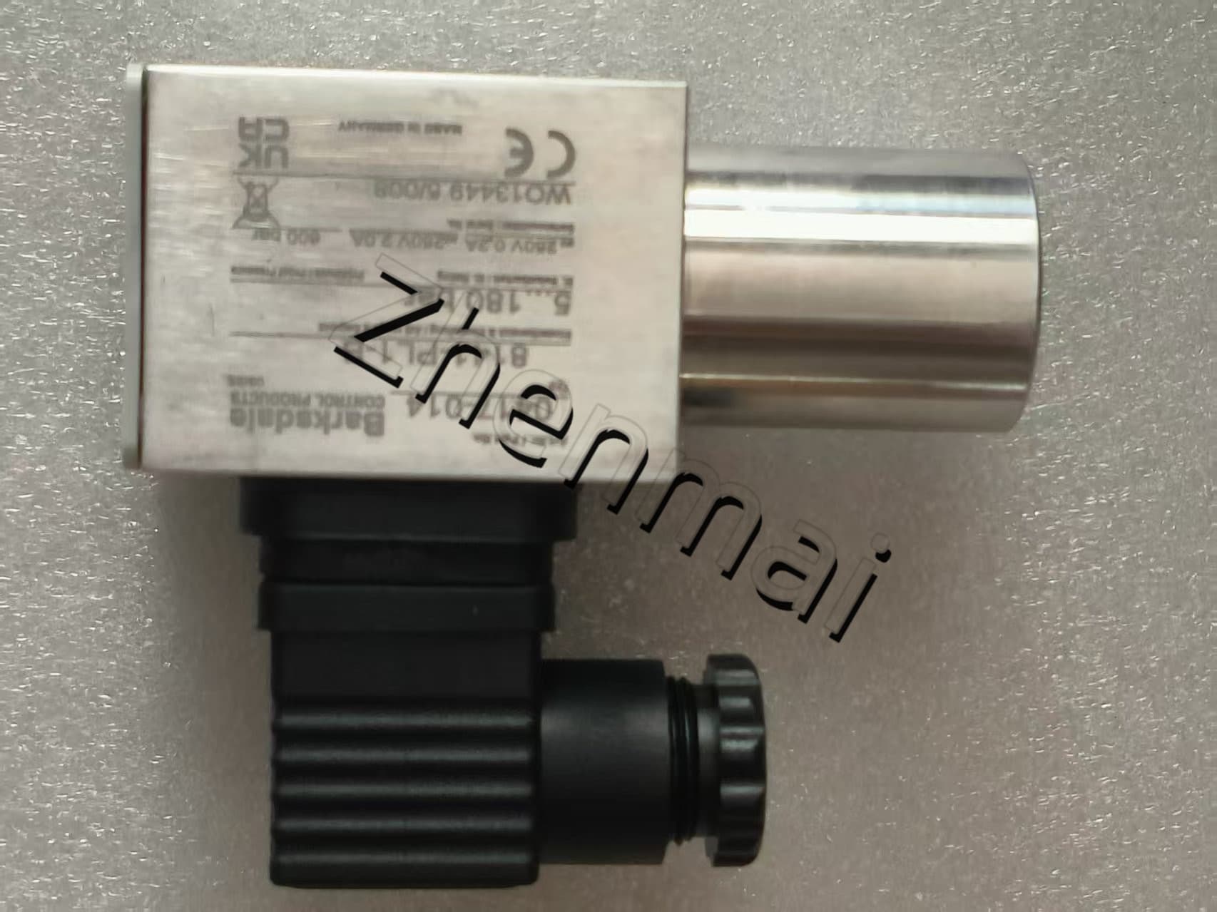 Gloednieuwe Originele Barksdale 8141-PL1-B 0417-014 druksensor Niveauschakelaar Stromingsschakelaar Drukschakelaar Snelle Verzending