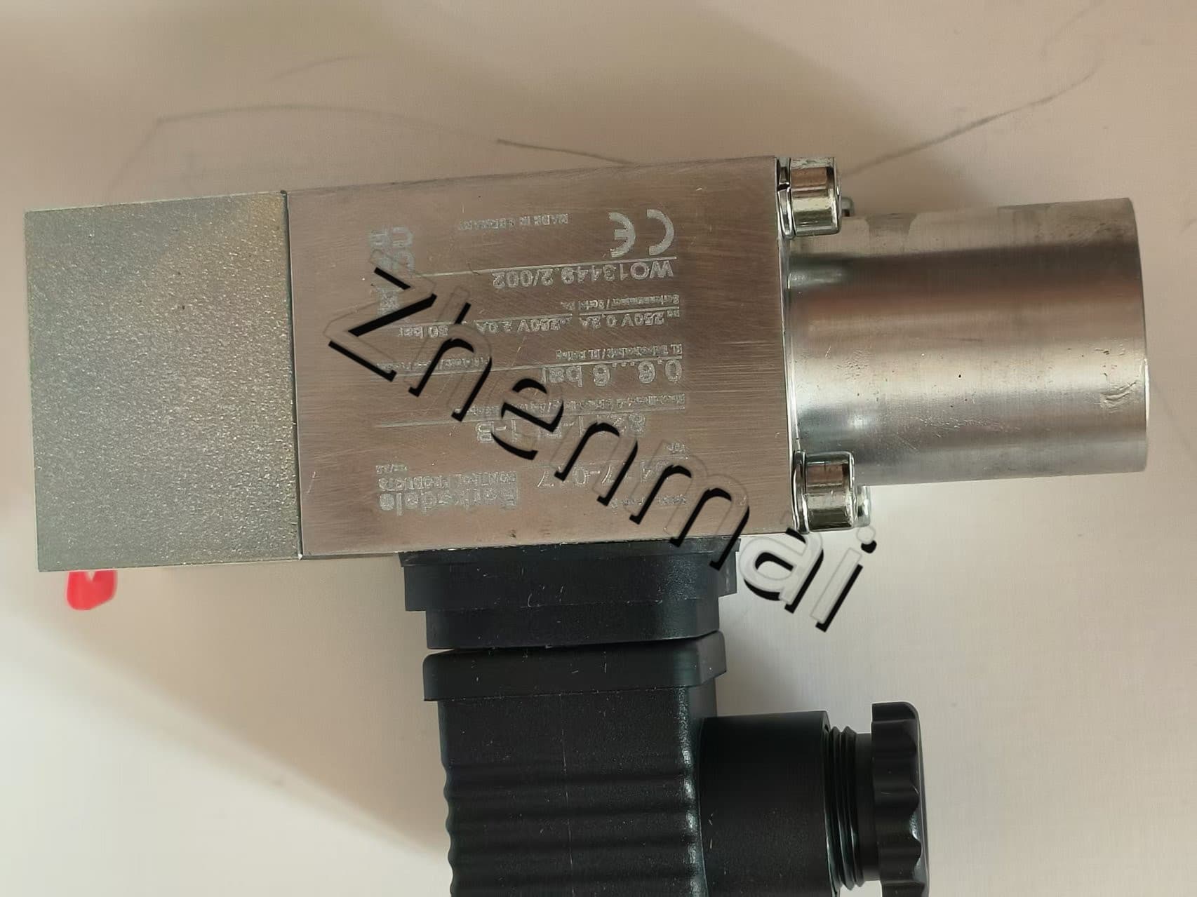 Gloednieuwe Originele Barksdale 8211-PL1-B 0417-017 druksensor Niveauschakelaar Stromingsschakelaar Drukschakelaar Snelle Verzending