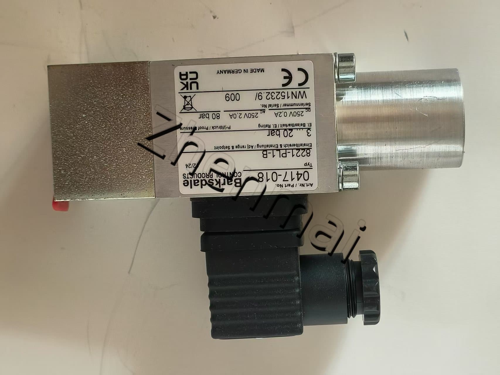 Gloednieuwe Originele Barksdale 8221-PL1-B 0417-018 druksensor Niveauschakelaar Stromingsschakelaar Drukschakelaar Snelle Verzending
