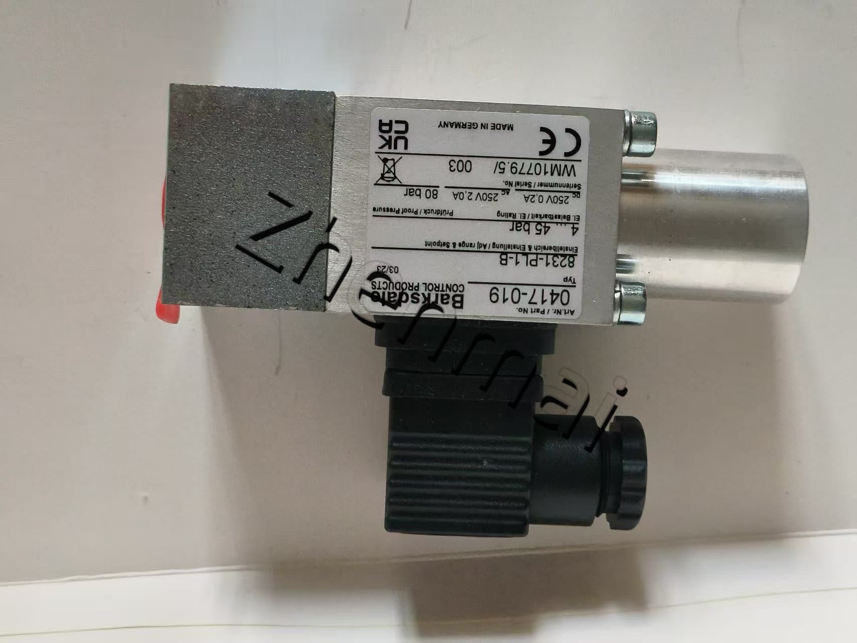 Gloednieuwe Originele Barksdale 8231-PL1-B 0417-019 druksensor Niveauschakelaar Stromingsschakelaar Drukschakelaar Snelle Verzending