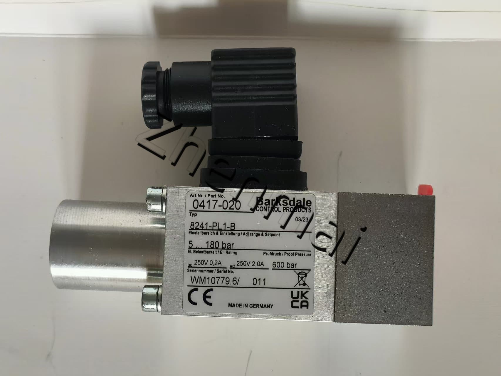 Gloednieuwe Originele Barksdale 8241-PL1-B 0417-020 druksensor Niveauschakelaar Stromingsschakelaar Drukschakelaar Snelle Verzending