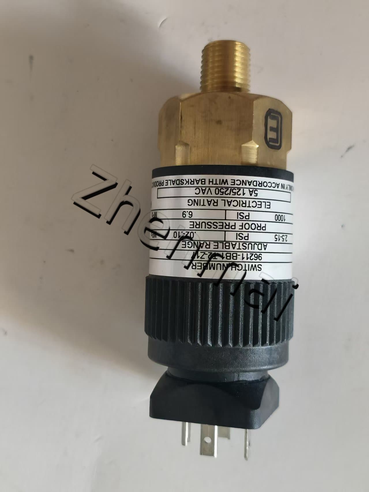 Gloednieuwe Originele Barksdale 96211-BB1-T2-Z17 druksensor Niveauschakelaar Stromingsschakelaar Drukschakelaar Snelle Verzending