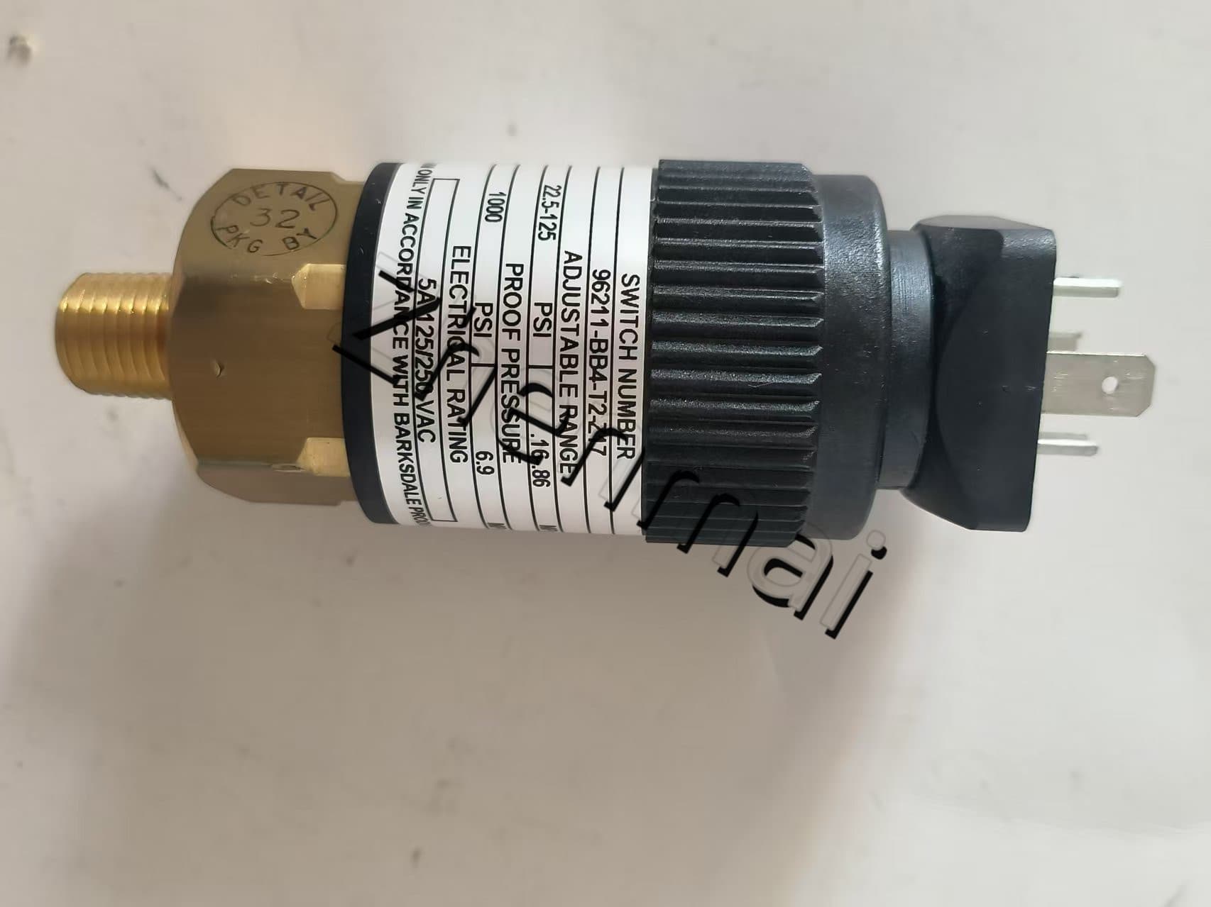 Gloednieuwe Originele Barksdale 96211-BB4-T2-Z17 druksensor Niveauschakelaar Stromingsschakelaar Drukschakelaar Snelle Verzending