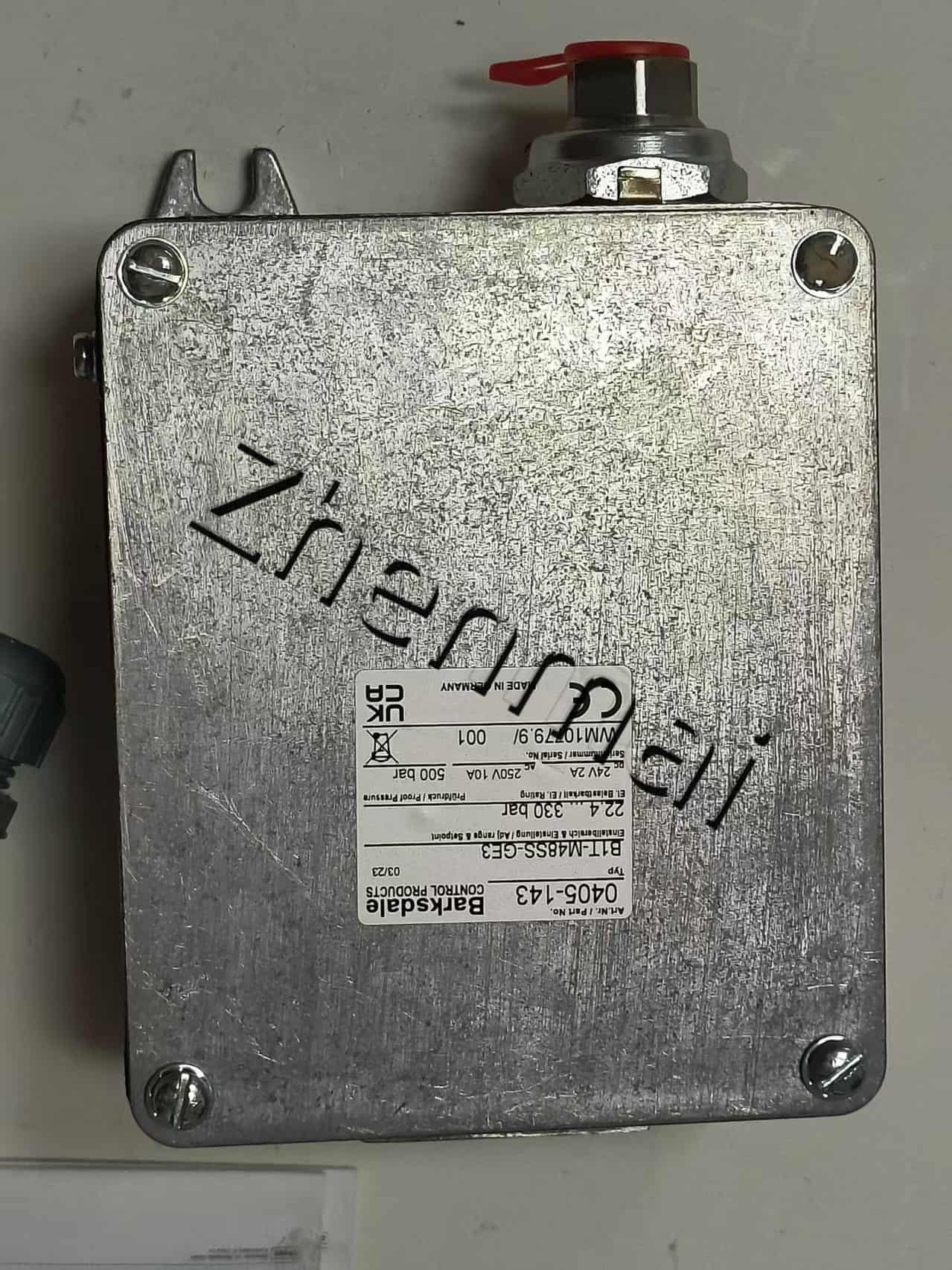 Gloednieuwe Originele Barksdale B1T-M48SS-GE3 0405-143 druksensor Niveauschakelaar Stromingsschakelaar Drukschakelaar Snelle Verzending