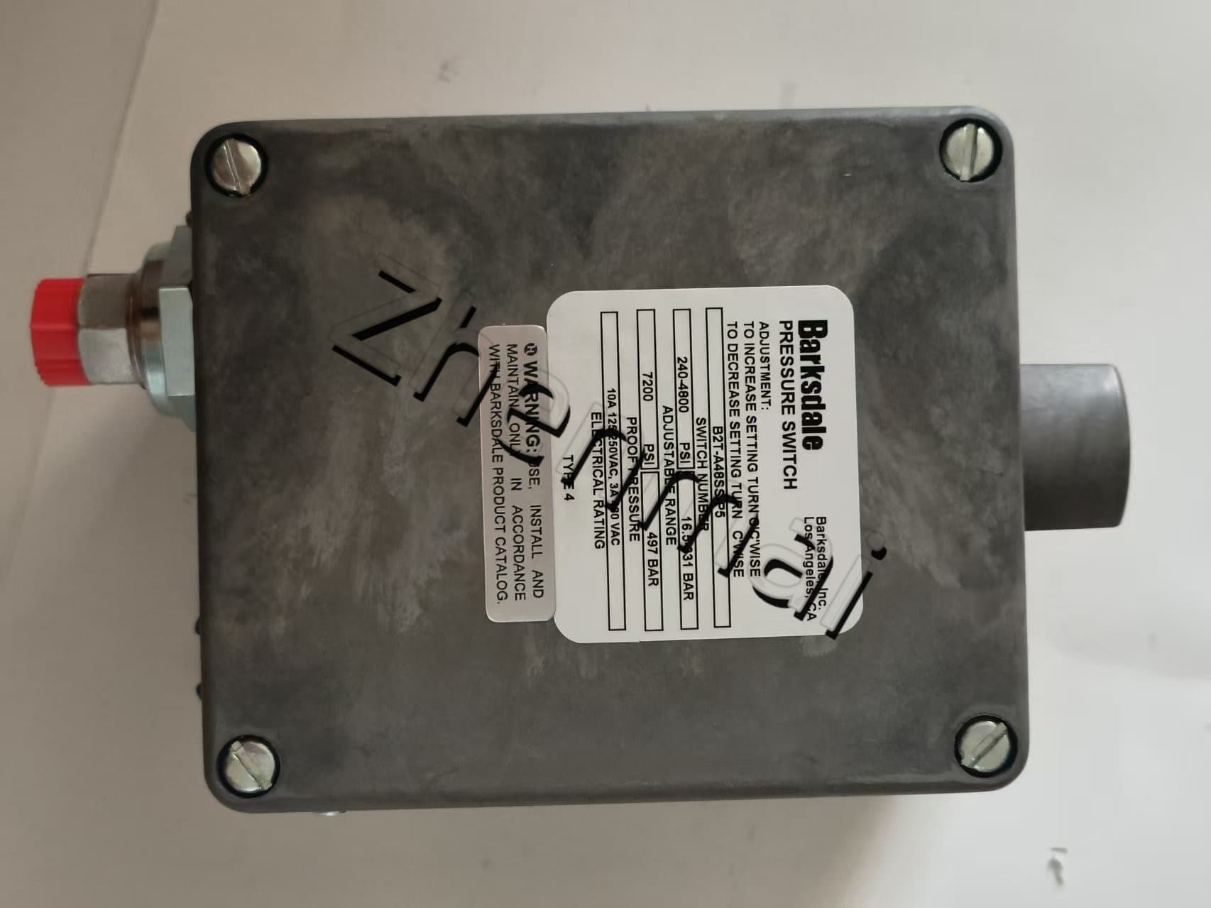 Gloednieuwe originele Barksdale BB2T-A48SS-P5 druksensor niveauschakelaar stromingsschakelaar drukschakelaar snelle verzending