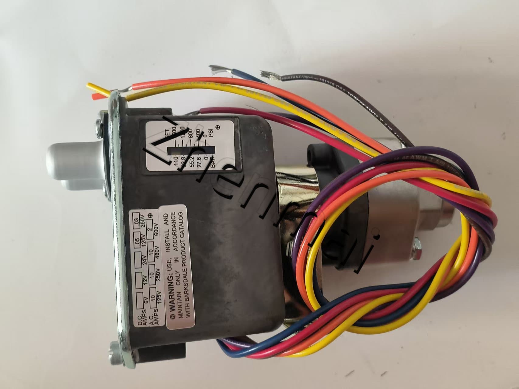Gloednieuwe originele Barksdale C9622-2 druksensor niveauschakelaar stromingsschakelaar drukschakelaar snelle verzending