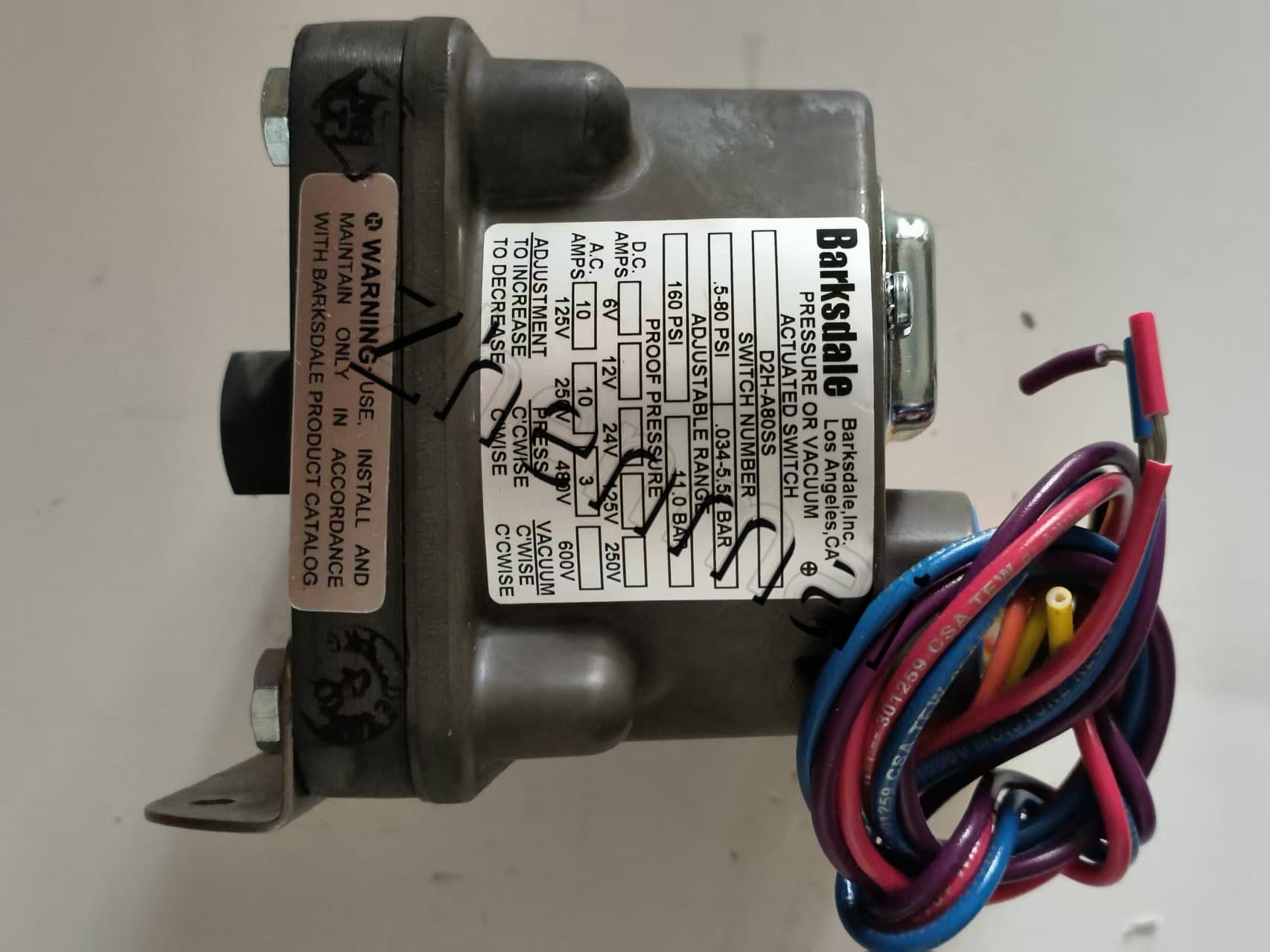 Gloednieuwe originele Barksdale D2H-A80SS druksensor niveauschakelaar stromingsschakelaar drukschakelaar snelle verzending