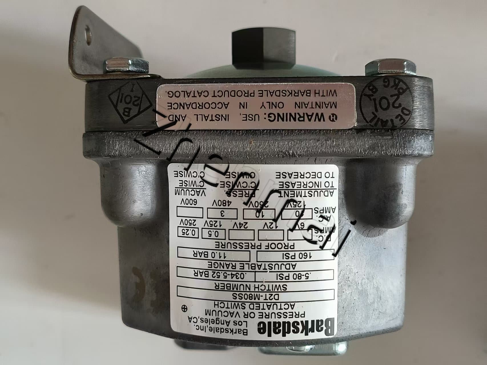 Gloednieuwe originele Barksdale D2T-M80SS druksensor niveauschakelaar stromingsschakelaar drukschakelaar snelle verzending