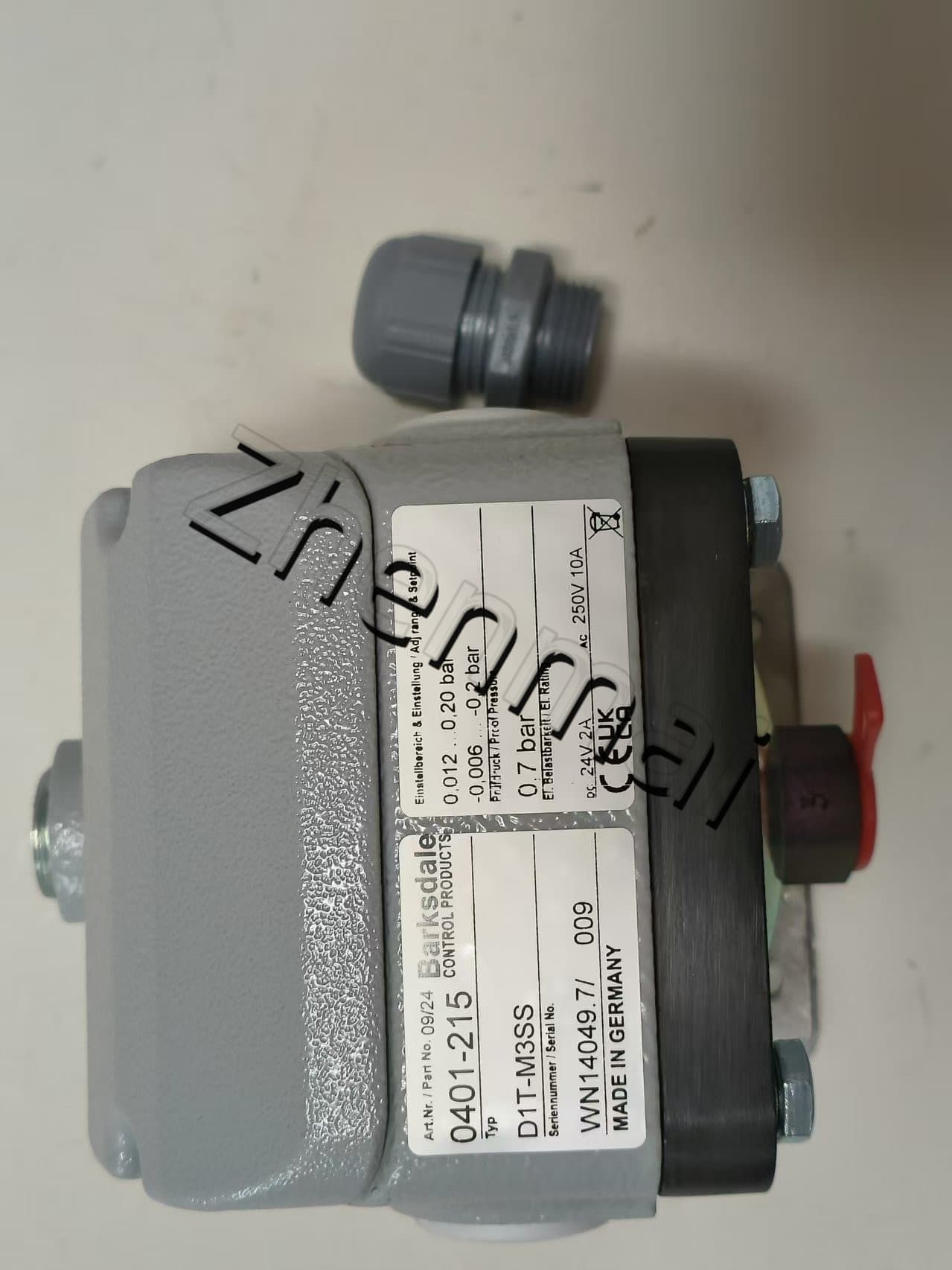 Gloednieuwe Originele Barksdale DD1T-M3SS 0401-215 druksensor Niveauschakelaar Stromingsschakelaar Drukschakelaar Snelle Verzending