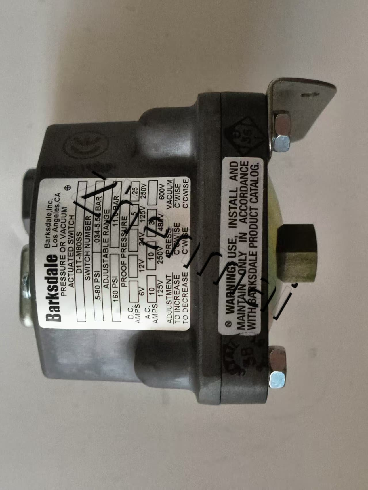 Gloednieuwe originele Barksdale DD1T-M80SS druksensor niveauschakelaar stromingsschakelaar drukschakelaar snelle verzending