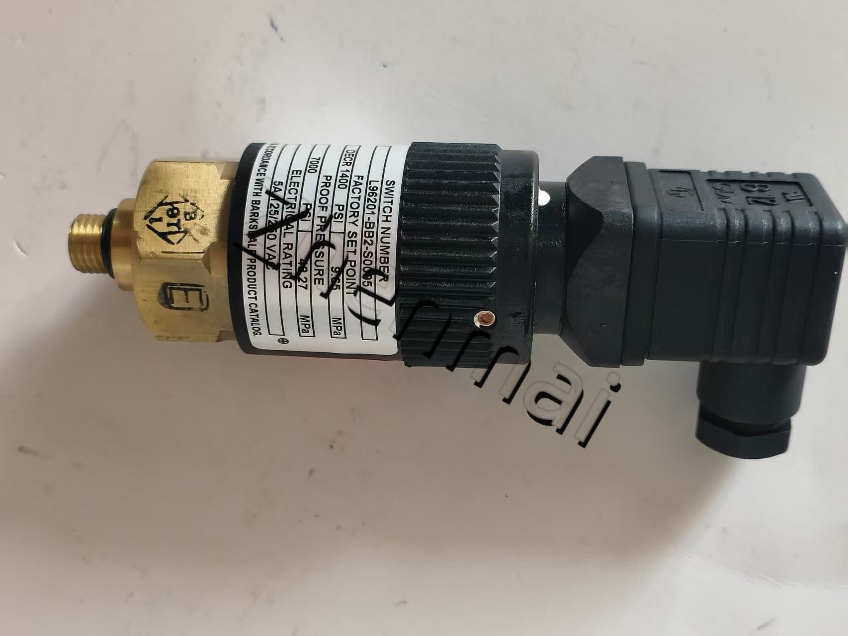 Gloednieuwe Originele Barksdale L96201-BB2-S0005 druksensor Niveauschakelaar Stromingsschakelaar Drukschakelaar Snelle Verzending