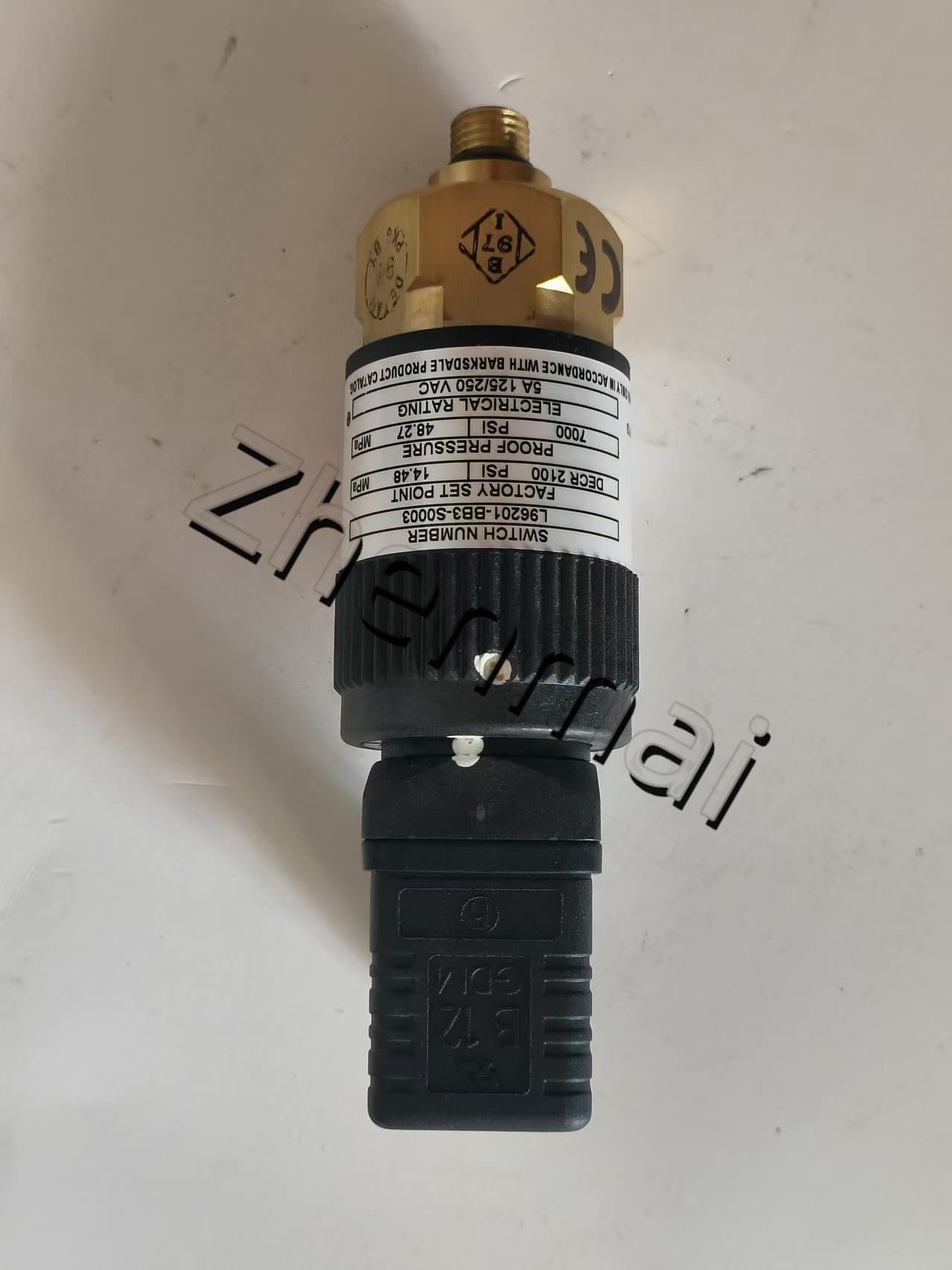 Gloednieuwe Originele Barksdale L96201-BB3-S0003 druksensor Niveauschakelaar Stromingsschakelaar Drukschakelaar Snelle Verzending