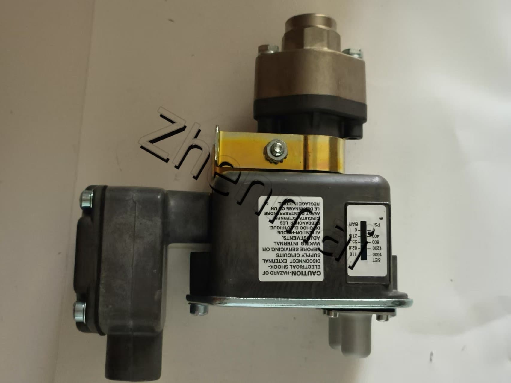 Gloednieuwe originele Barksdale TC9622-2 druksensor niveauschakelaar stromingsschakelaar drukschakelaar snelle verzending
