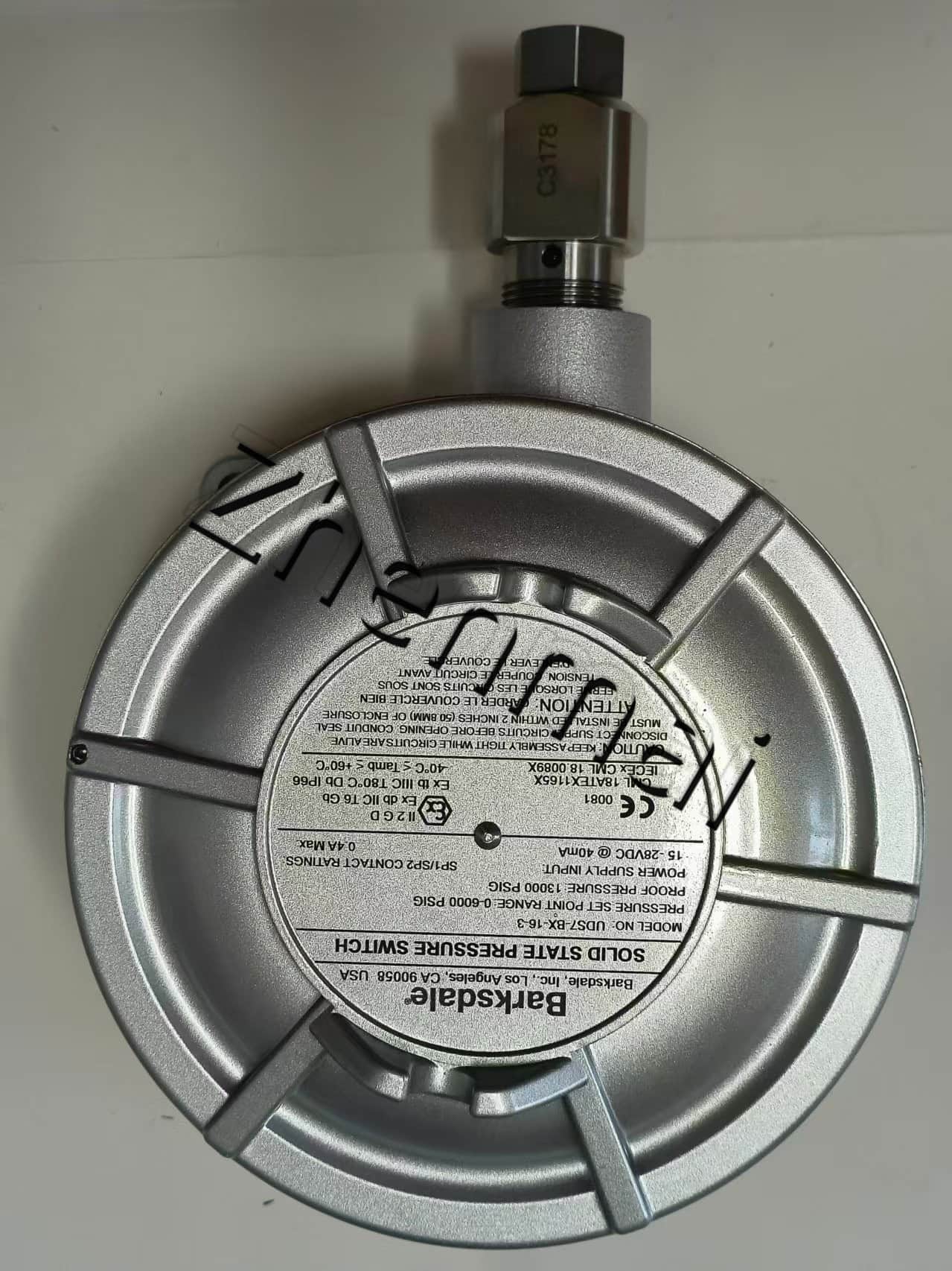 Gloednieuwe Originele Barksdale UDS7-BX-16-3 0427U002 druksensor Niveauschakelaar Stromingsschakelaar Drukschakelaar Snelle Verzending