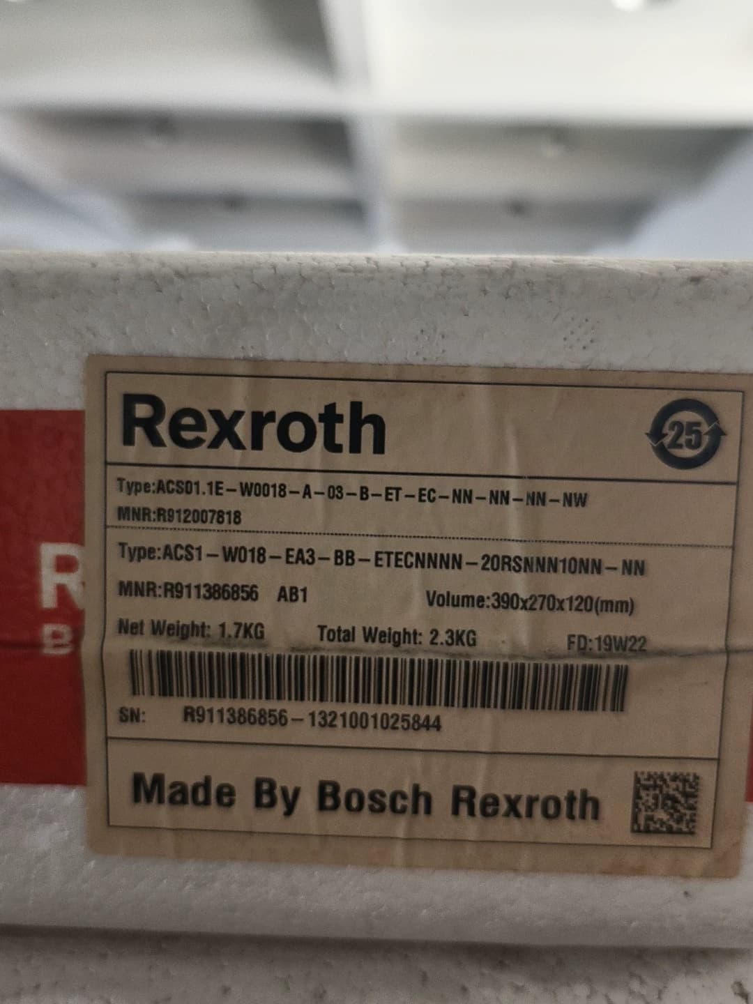 Gloednieuwe Originele Bosch Rexroth Servo drive ACS1-WO18-EA3-BB-ETECNNNN-20RSNNN10NN-NN Servomotor Snelle Verzending
