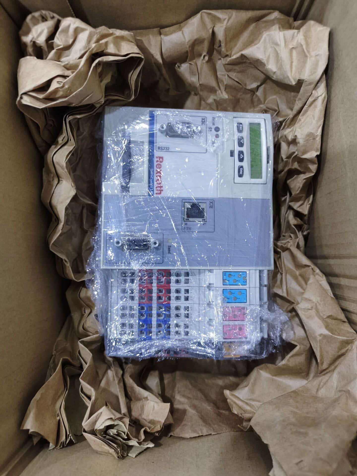 Gloednieuwe Originele Bosch Rexroth Servo drive CML40.2-NP-330-NA-NNNN-NW Servomotor Snelle Verzending