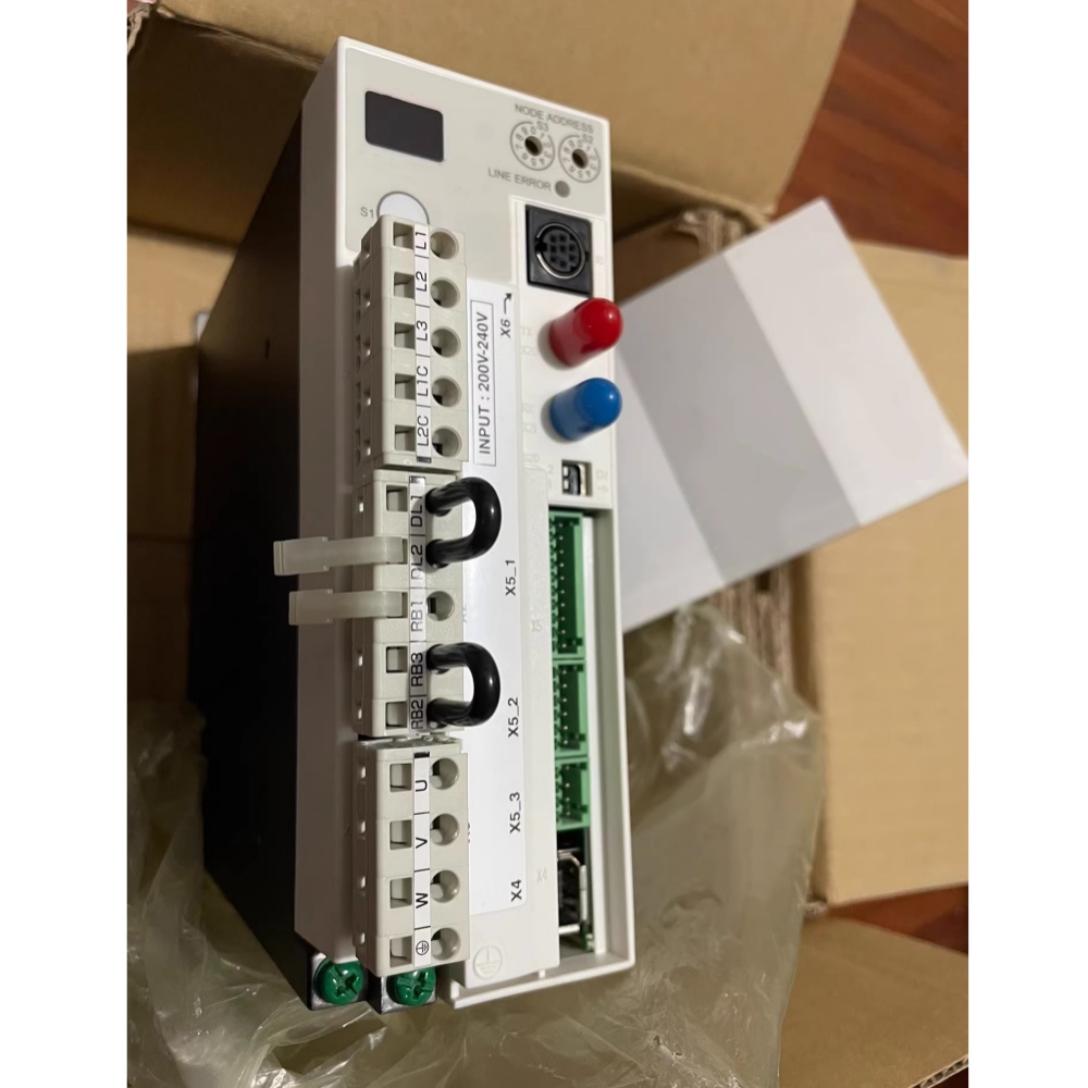 Gloednieuwe Originele Bosch Rexroth Servo drive DKC02.3-004-3-MGP-01VRS Servomotor Snelle Verzending