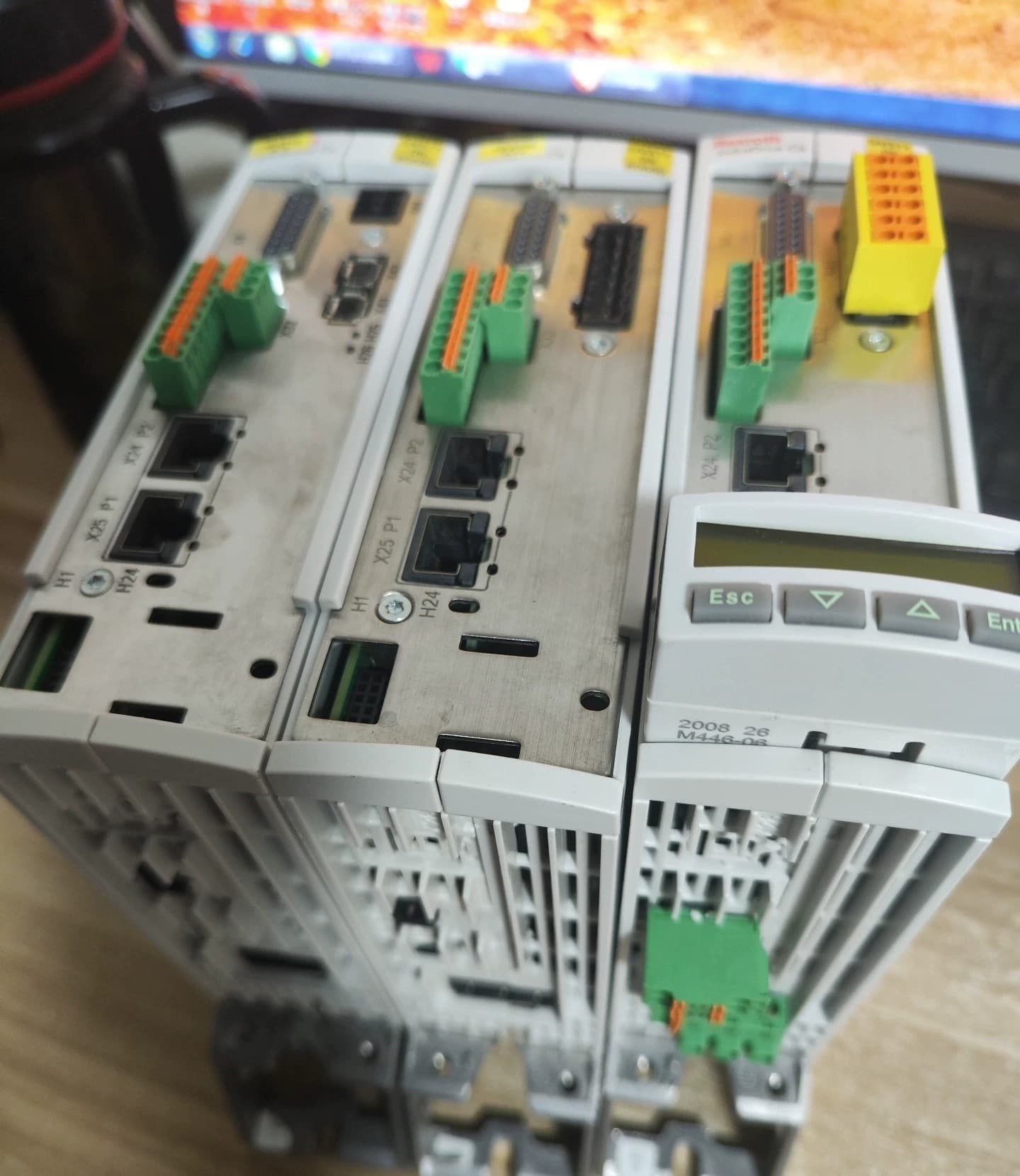 Gloednieuwe Originele Bosch Rexroth Servo drive HCS01.1E-W0003-A-02-B-ET-EC-NN-L3-NN-FW Servomotor Snelle Verzending
